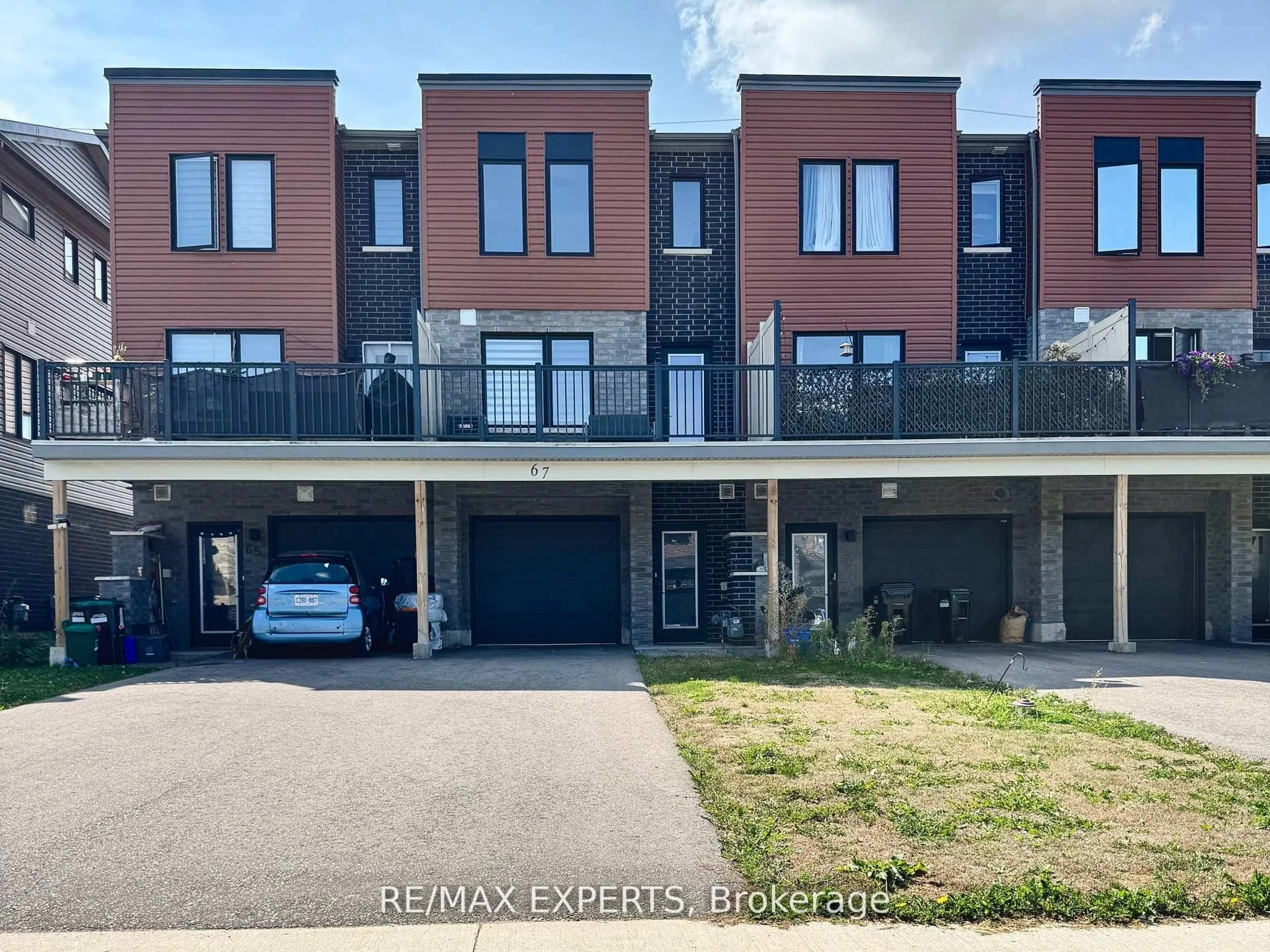 A pic from outside/outdoor area/front of a property/back of a property/a pic from drone, street for 67 Fairlane Ave, Barrie Ontario L9J 0N1