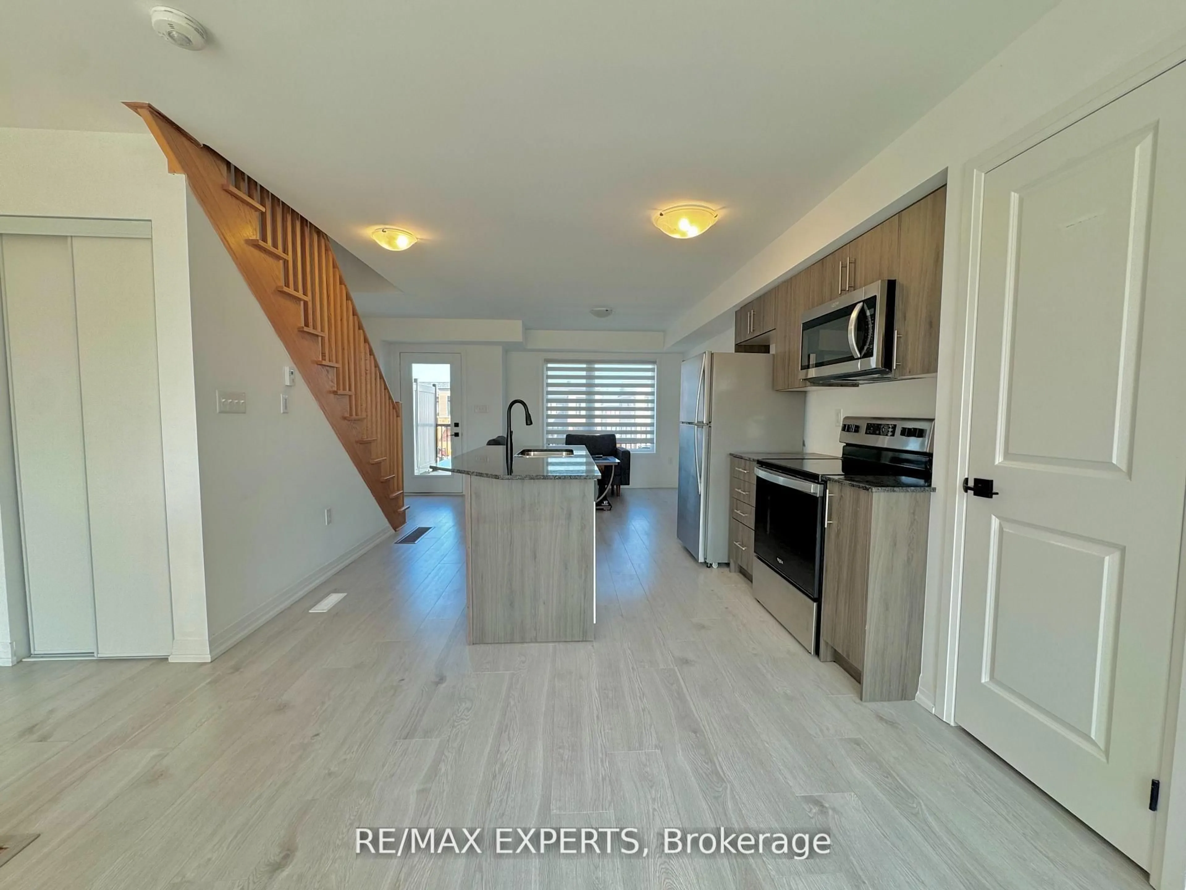 Open concept kitchen, unknown for 67 Fairlane Ave, Barrie Ontario L9J 0N1