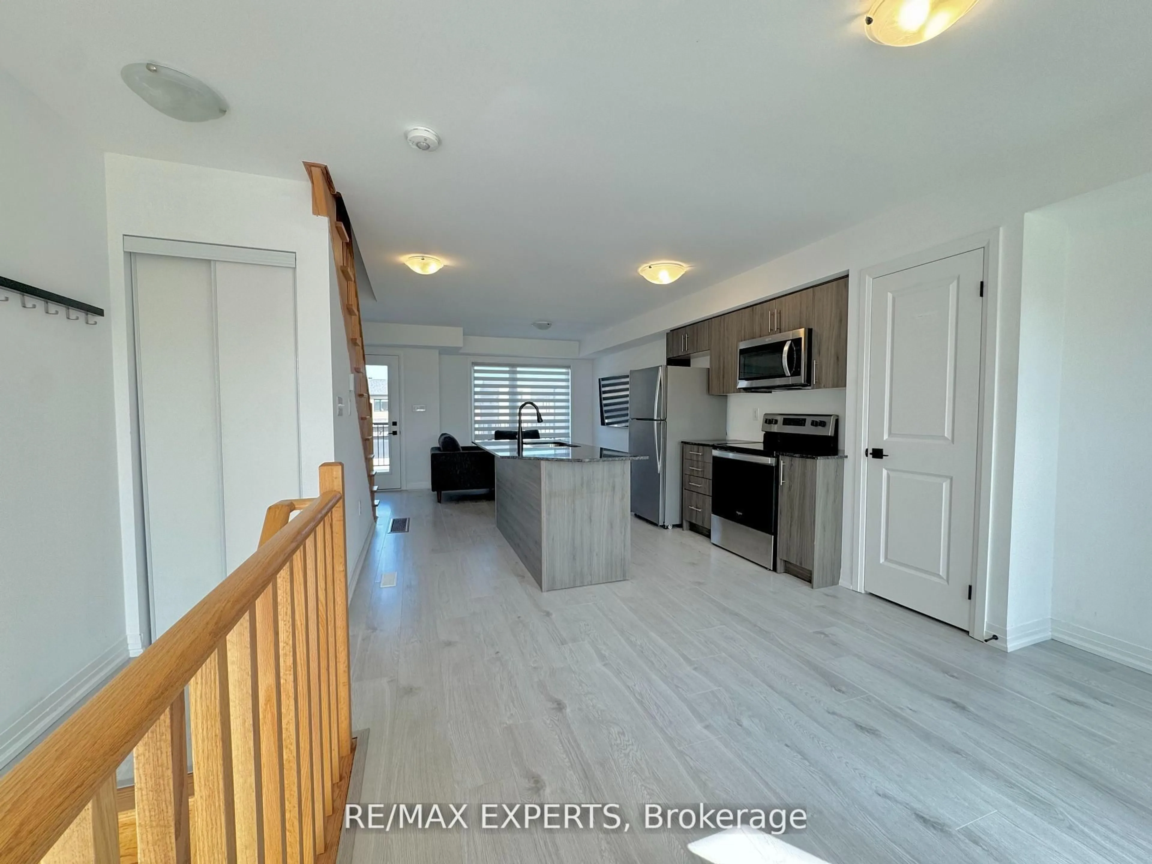Open concept kitchen, unknown for 67 Fairlane Ave, Barrie Ontario L9J 0N1