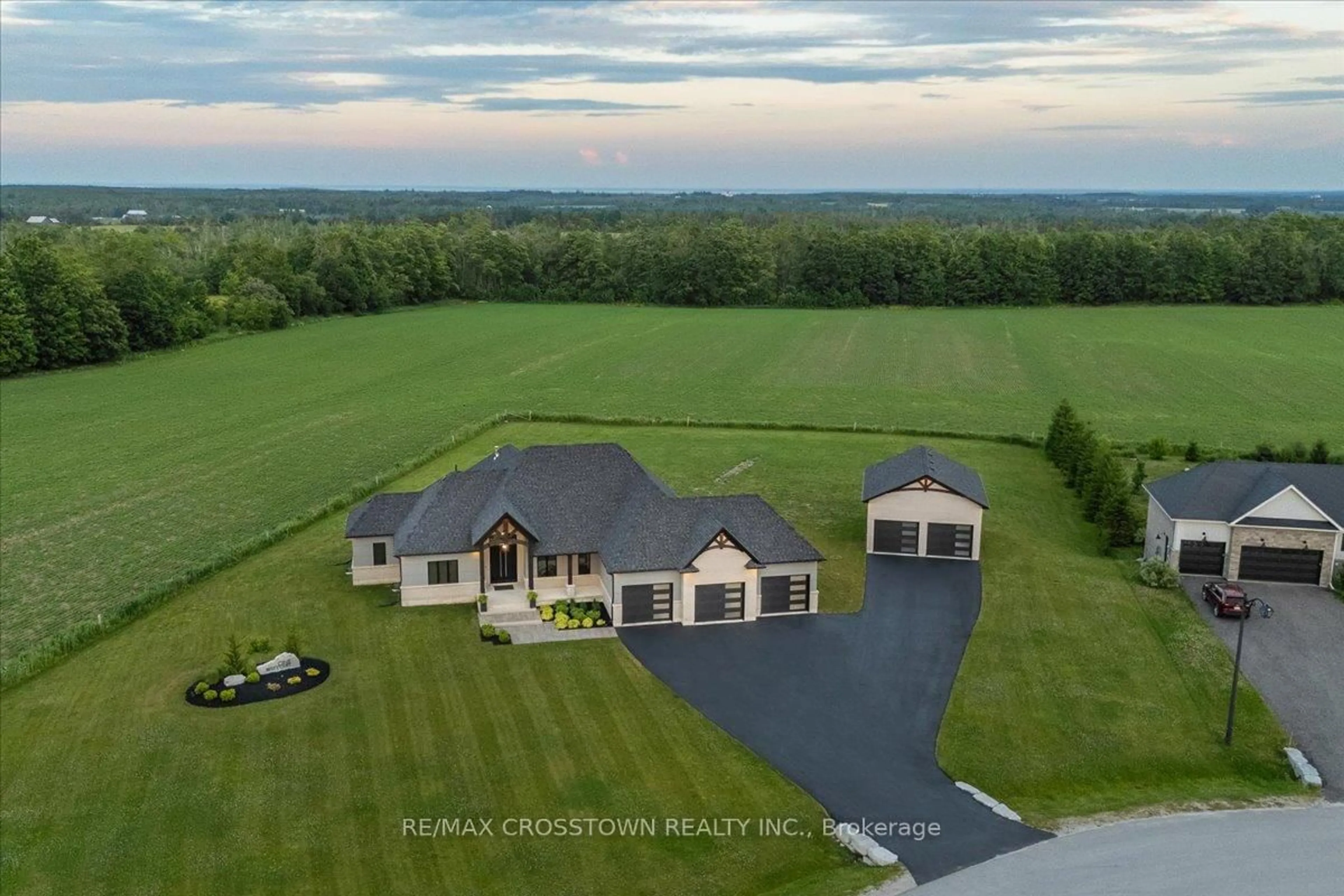 A pic from outside/outdoor area/front of a property/back of a property/a pic from drone, unknown for 1 Best Crt, Oro-Medonte Ontario L0L 2L0