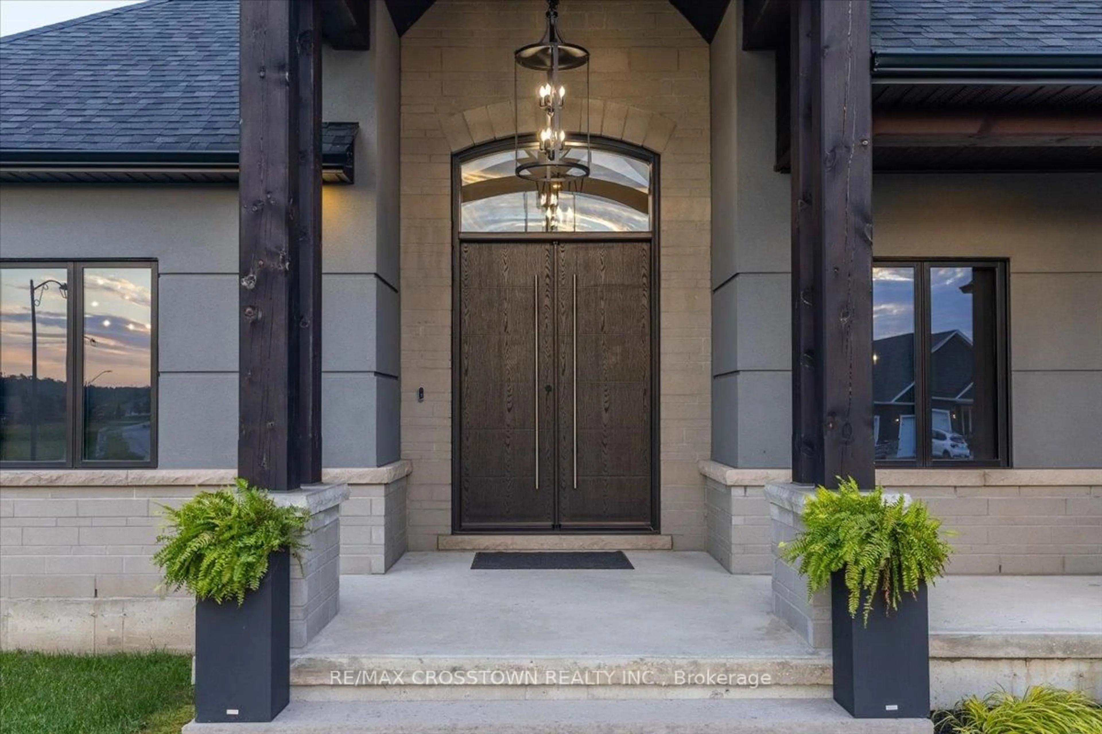 Indoor entryway for 1 Best Crt, Oro-Medonte Ontario L0L 2L0