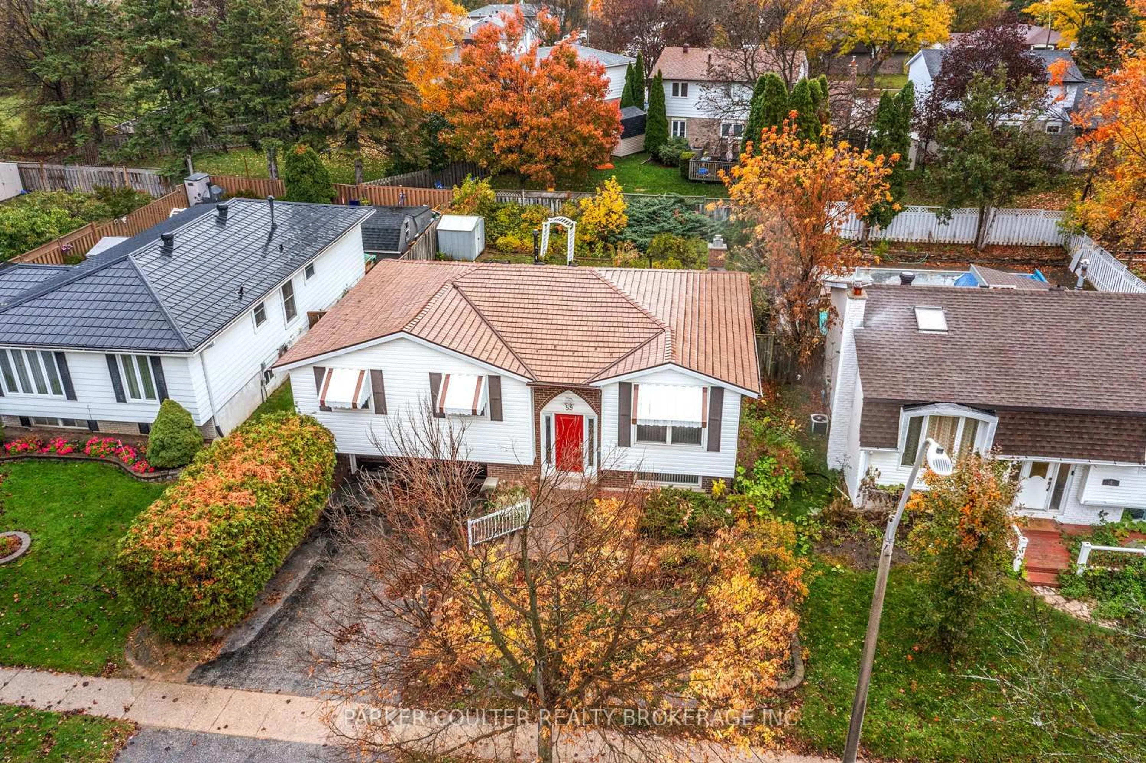 A pic from outside/outdoor area/front of a property/back of a property/a pic from drone, street for 99 Marshall St, Barrie Ontario L4N 4K7