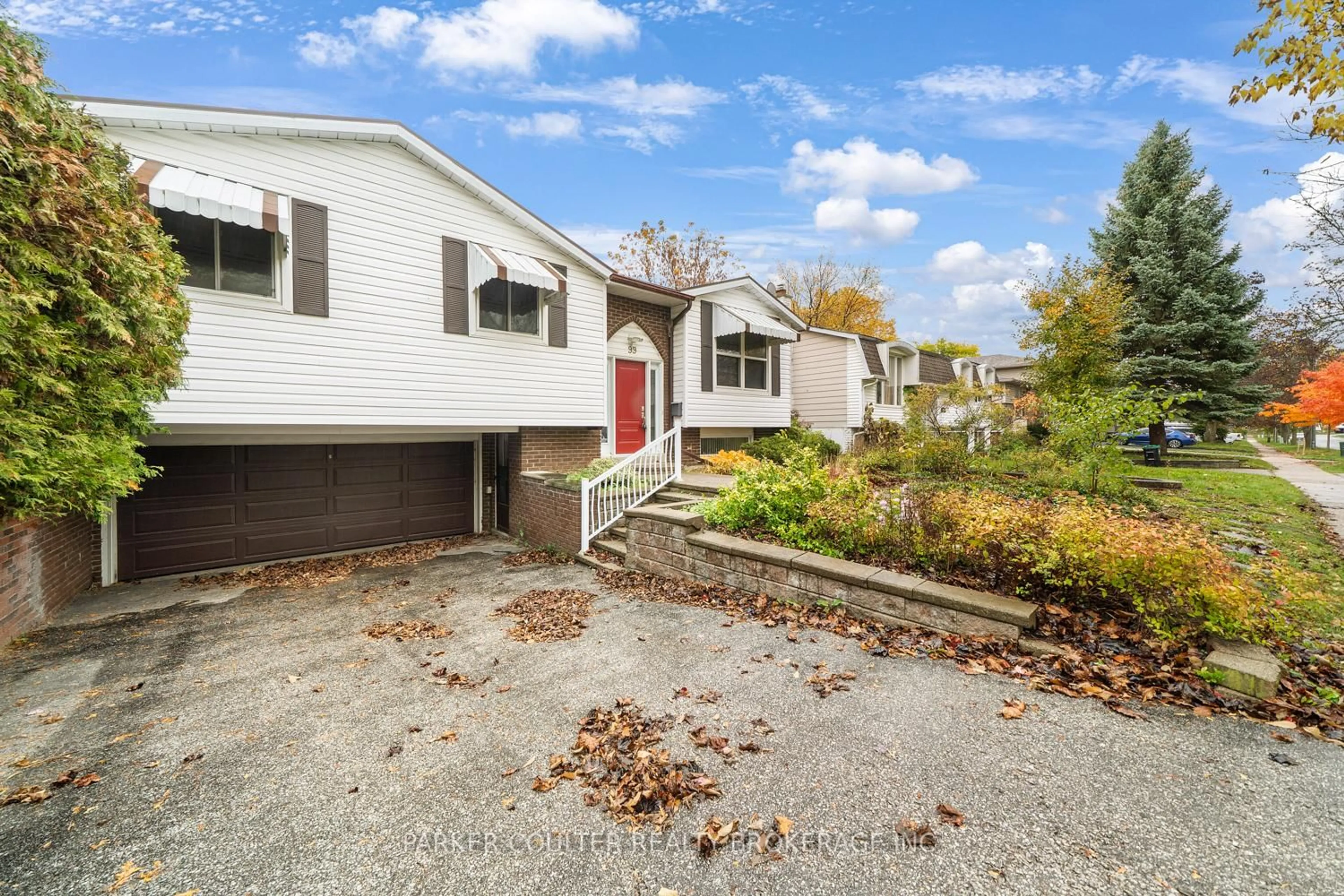 Home with vinyl exterior material, street for 99 Marshall St, Barrie Ontario L4N 4K7