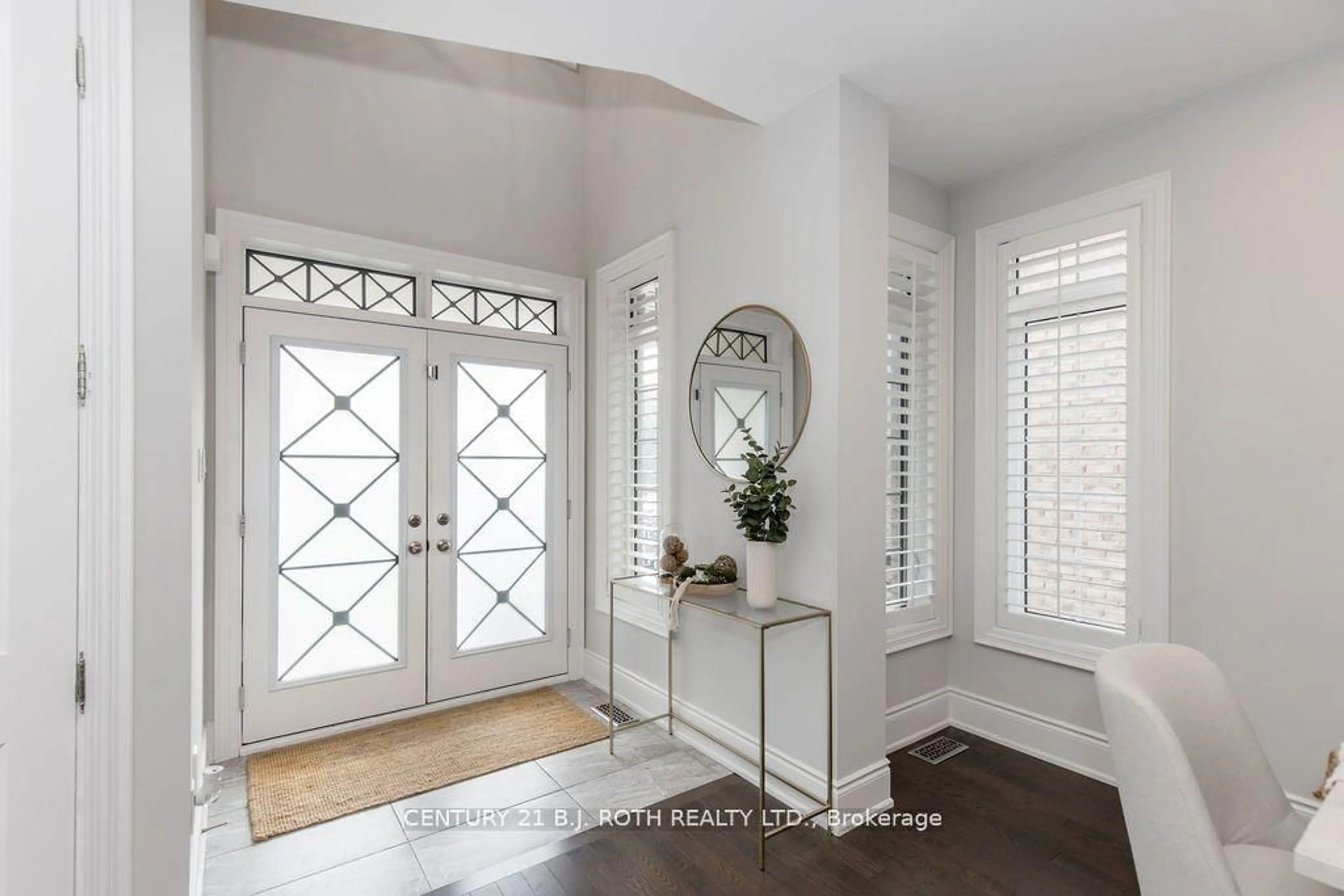 Indoor entryway for 20 WESTMINSTER Circ, Barrie Ontario L4M 0A3