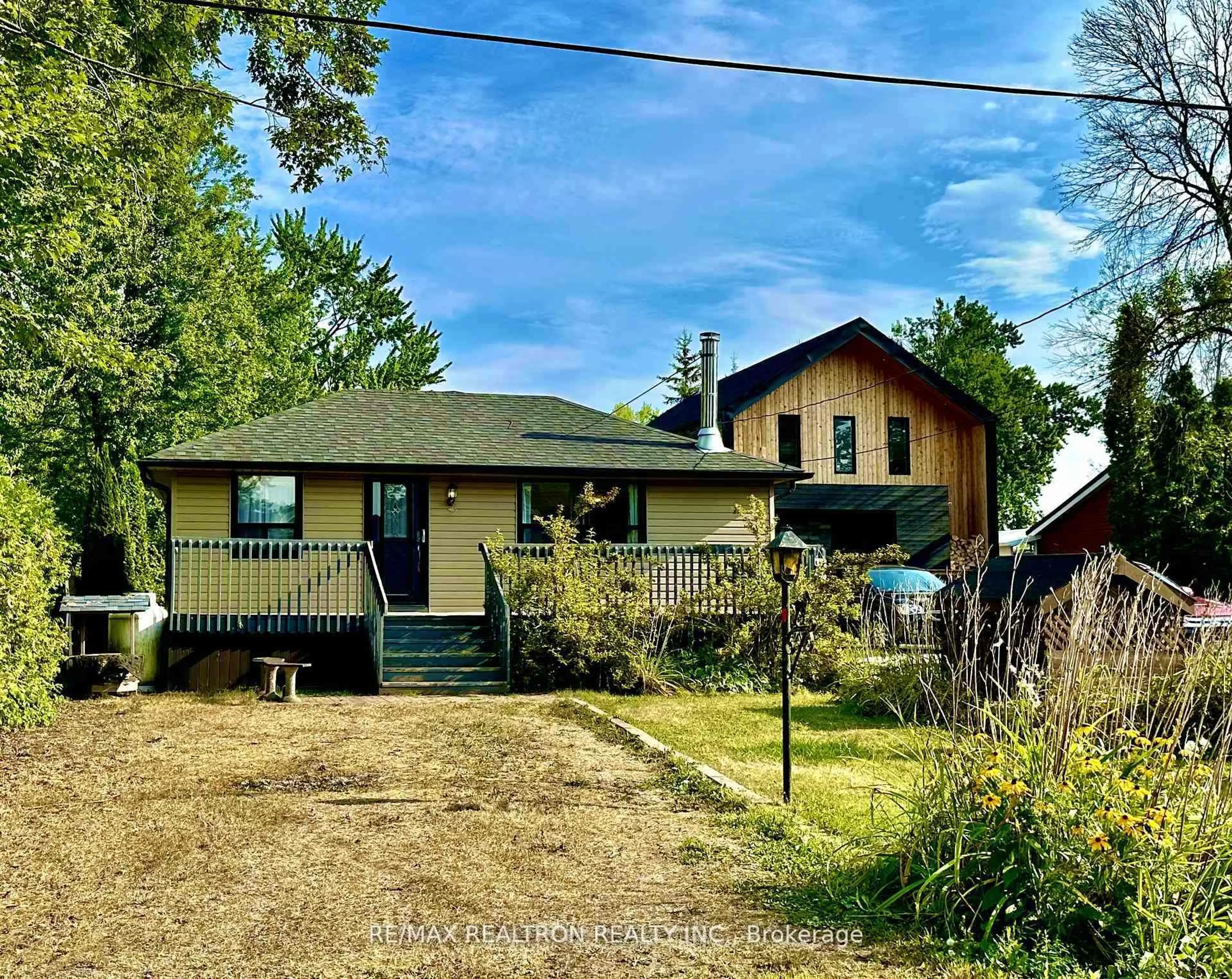 A pic from outside/outdoor area/front of a property/back of a property/a pic from drone, street for 2763 Maple Tr, Ramara Ontario L0K 1B0