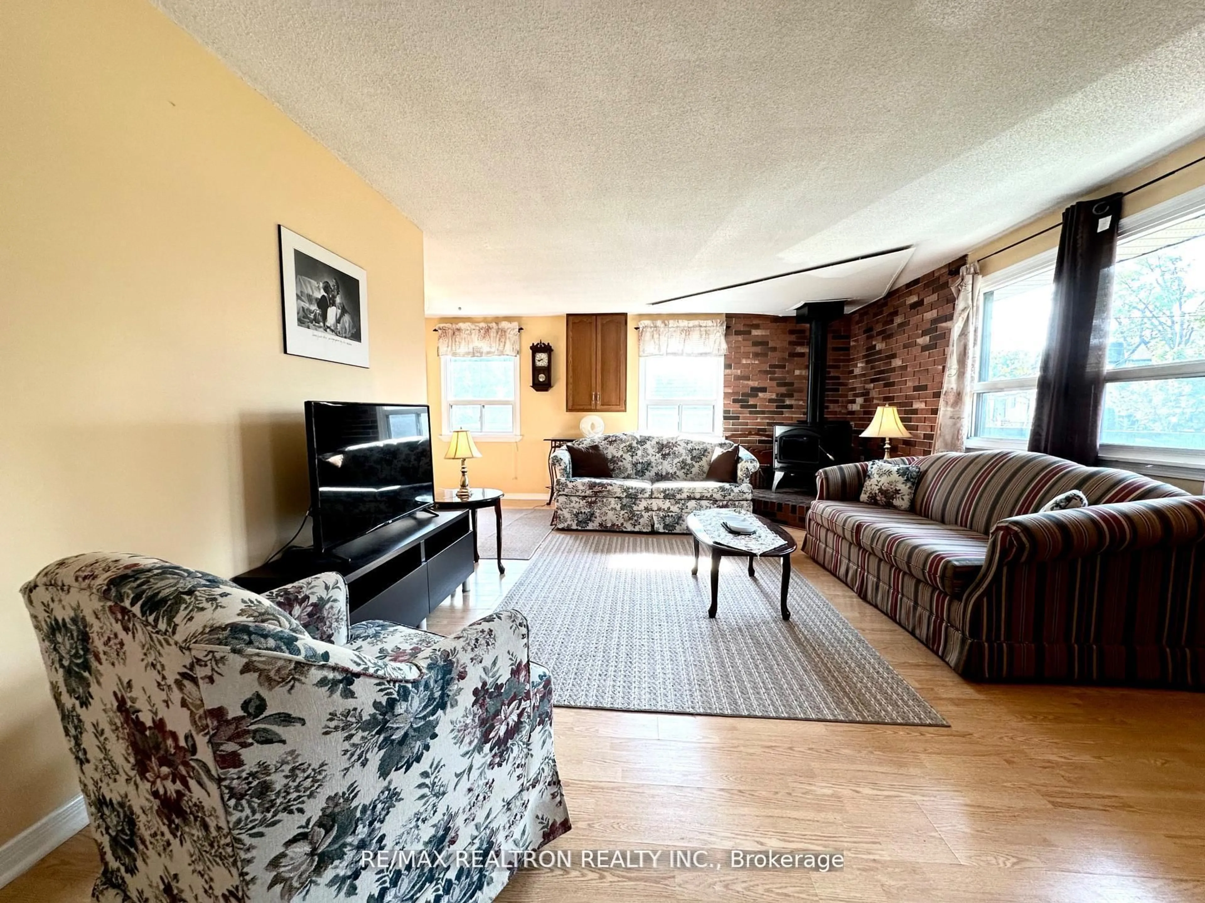 Living room with furniture, unknown for 2763 Maple Tr, Ramara Ontario L0K 1B0