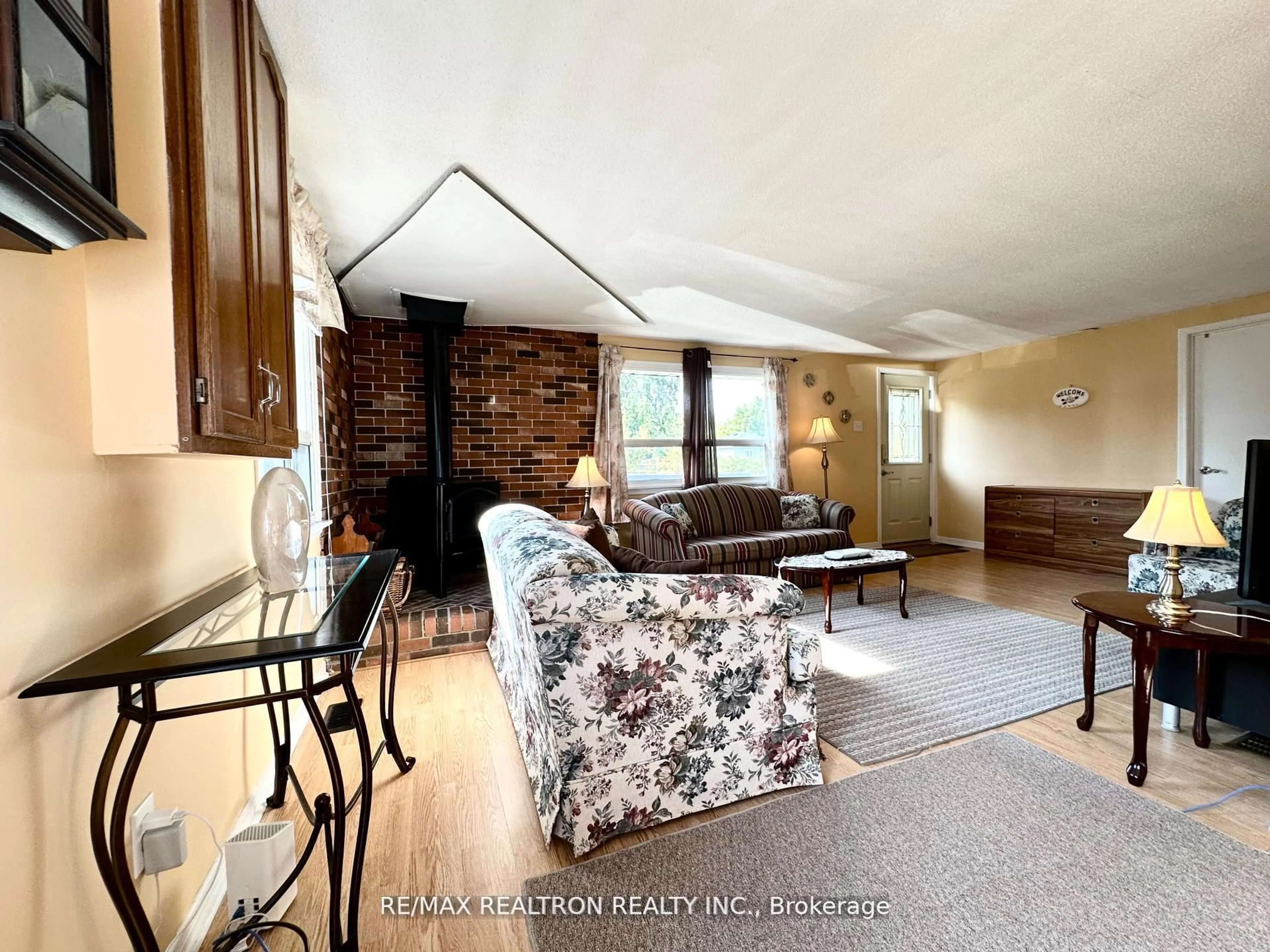 Living room with furniture, unknown for 2763 Maple Tr, Ramara Ontario L0K 1B0