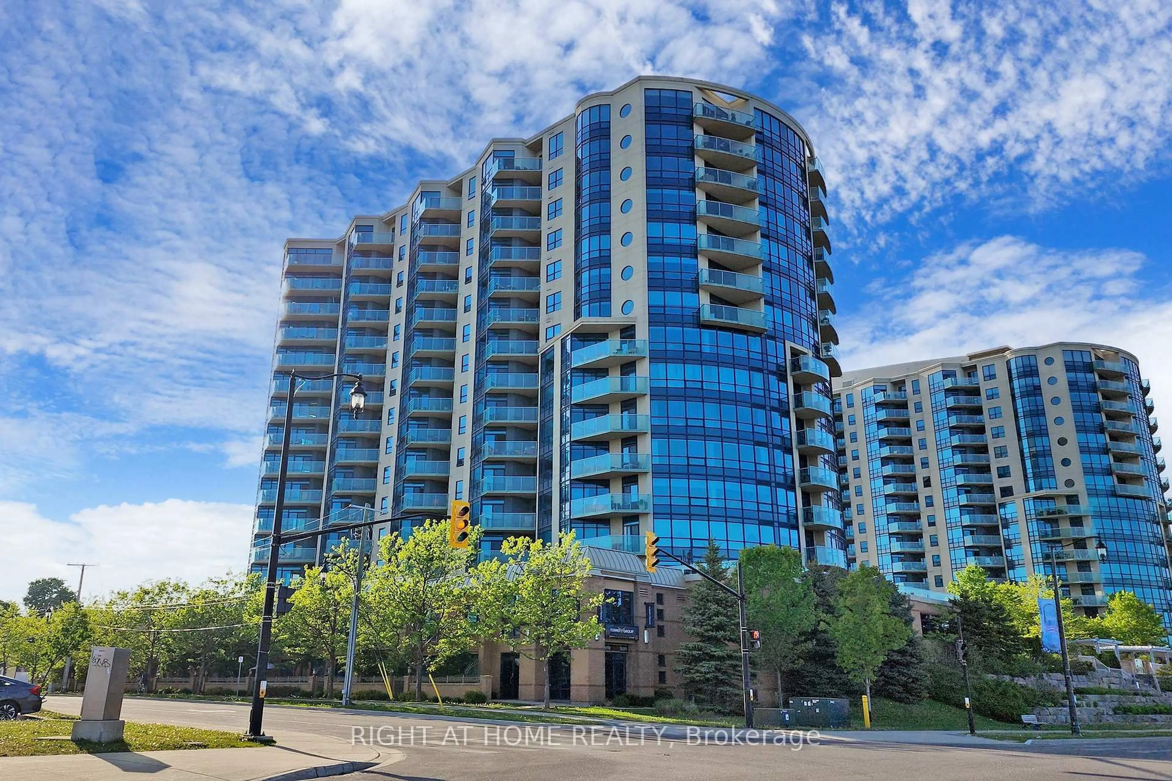 Unknown for 37 Ellen St #Ph06, Barrie Ontario L0K 1S0