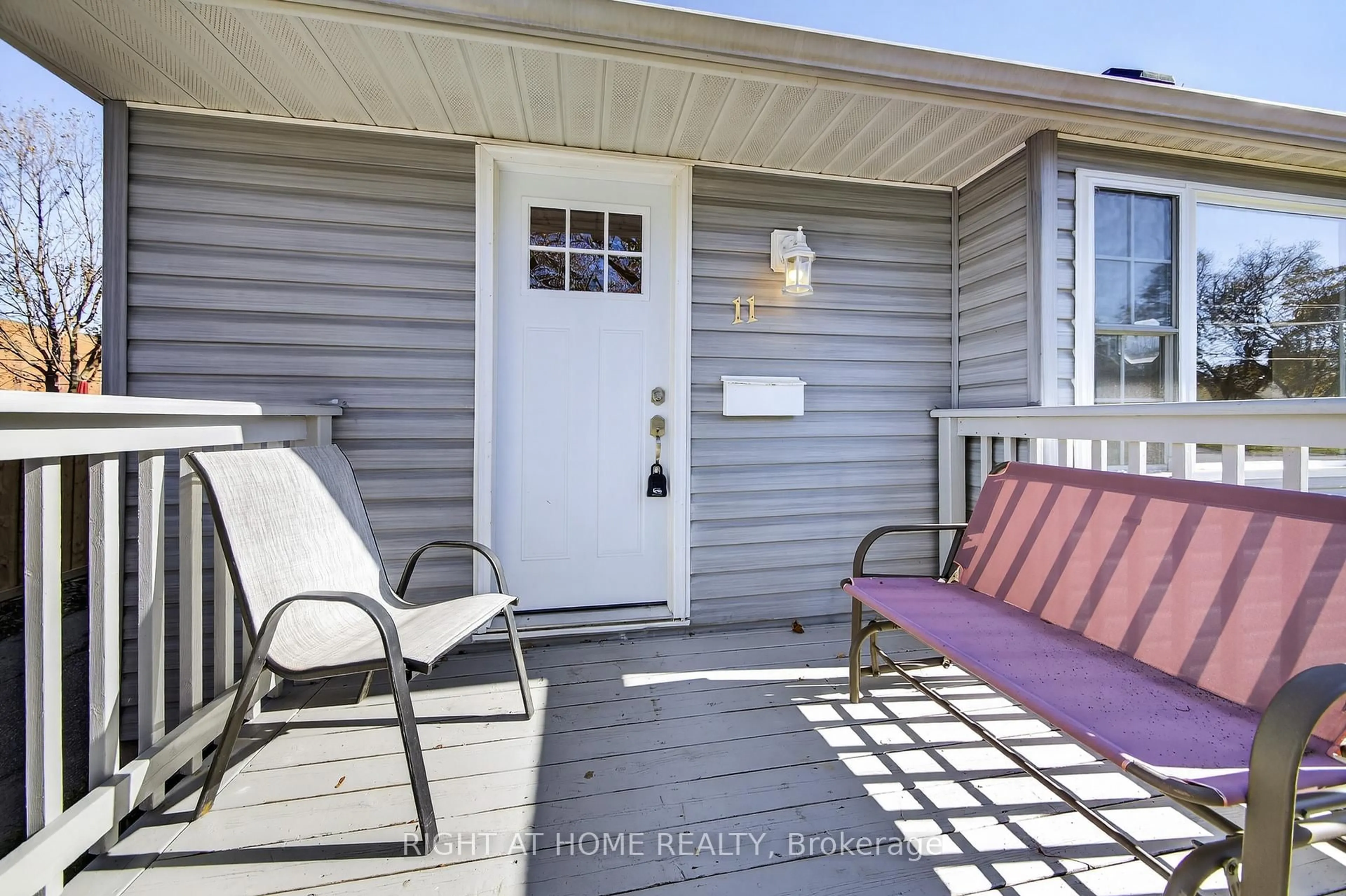 Unknown for 11 Newton St, Barrie Ontario L4M 3N2