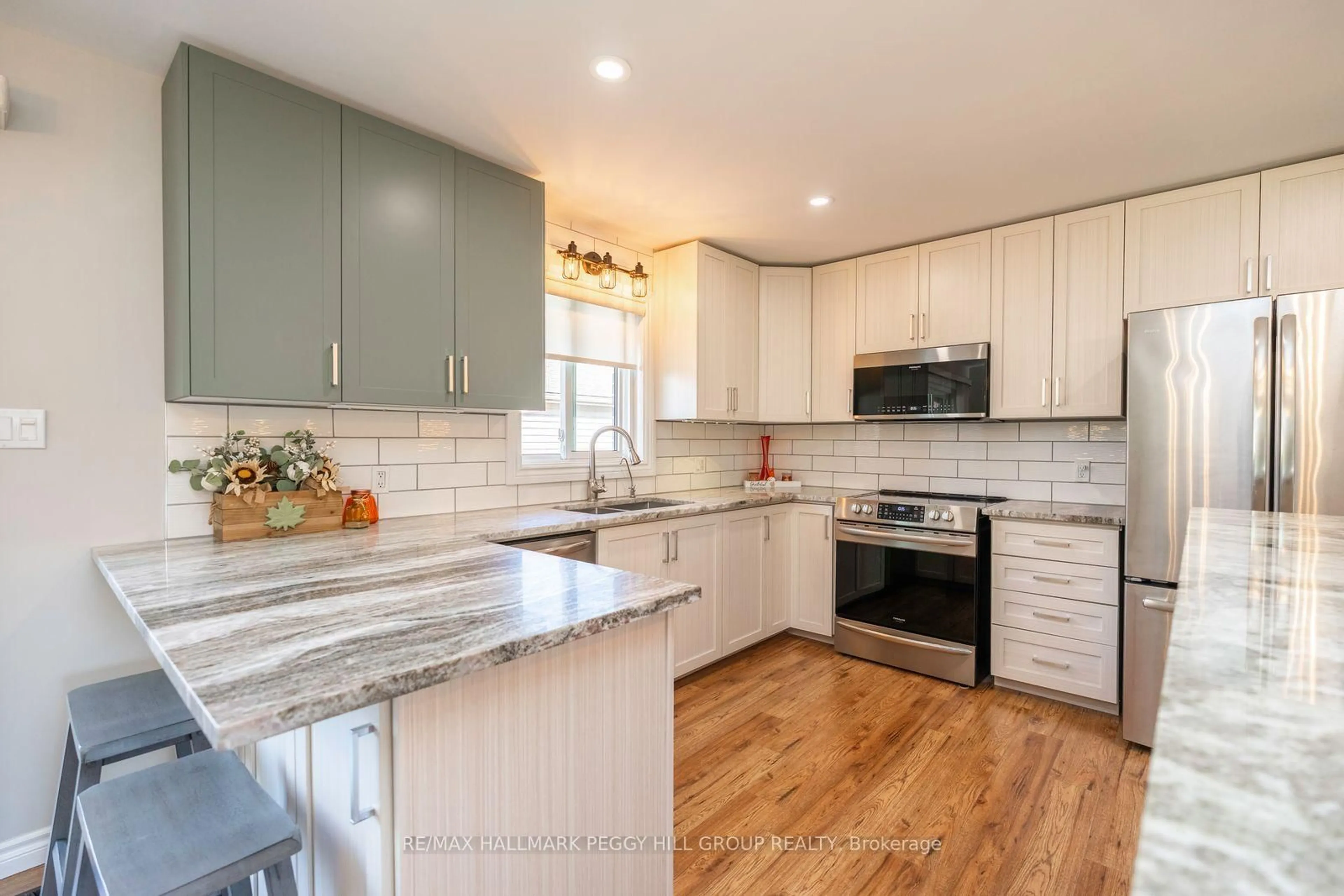 Open concept kitchen, unknown for 17 Bertram Dr, Springwater Ontario L0L 1P0