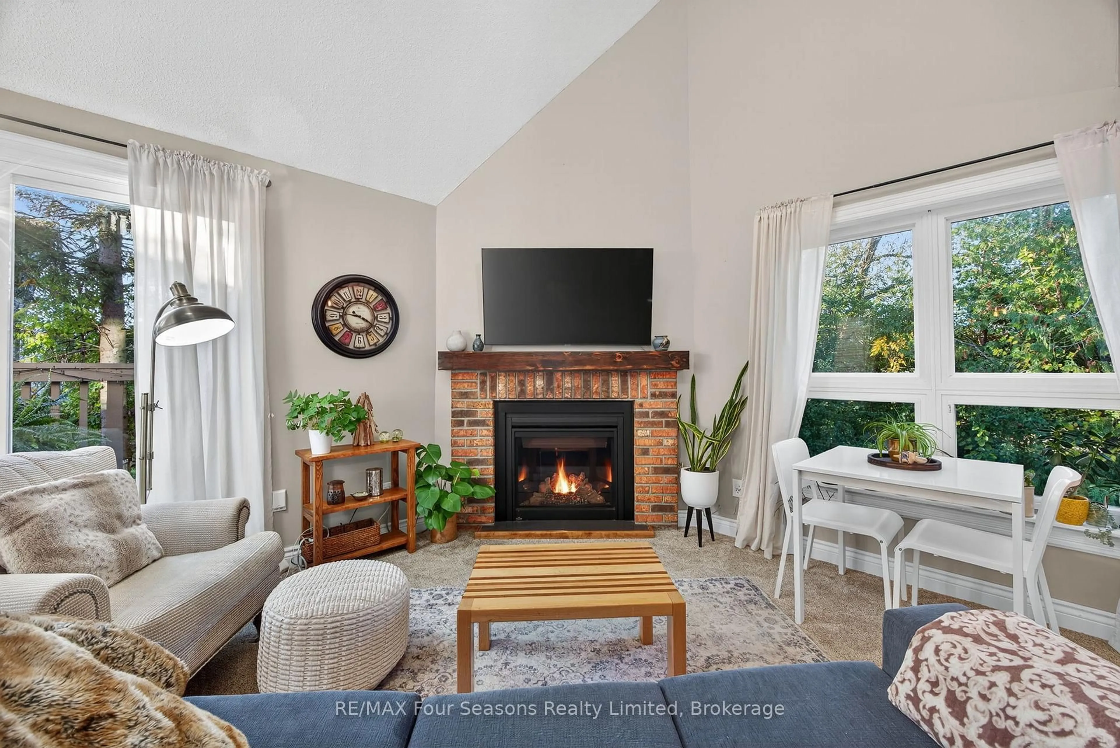 Living room with furniture, ceramic/tile floor for 51 Trott Blvd #164, Collingwood Ontario L9Y 5B8