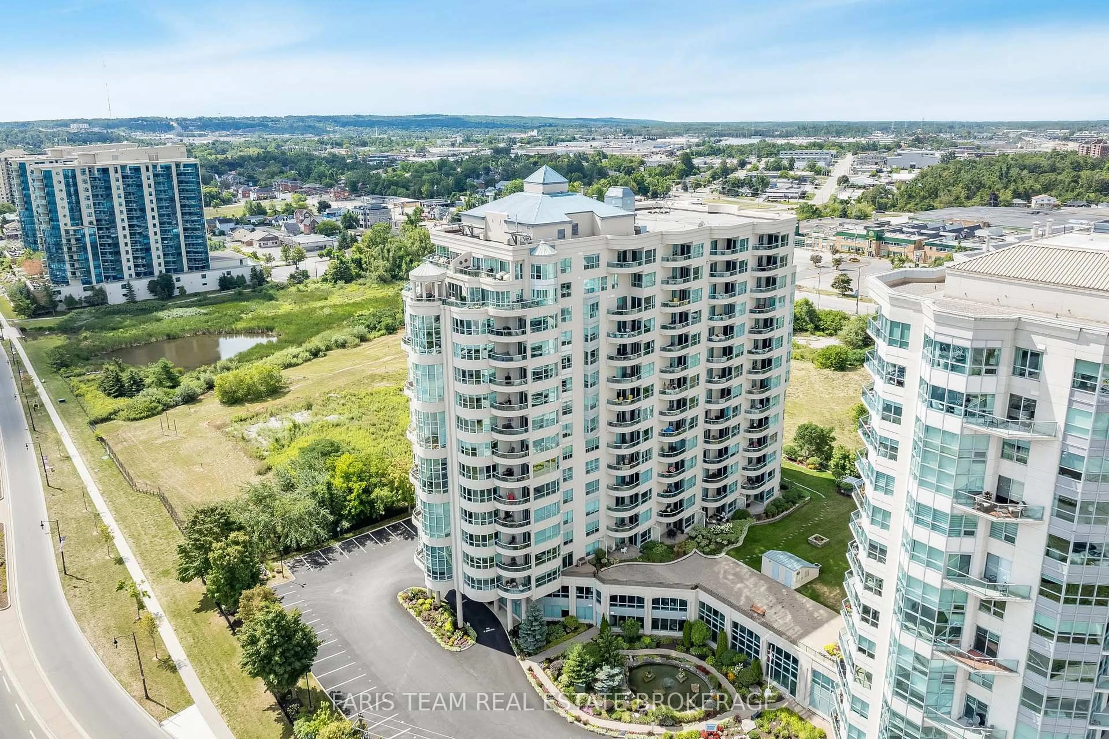 A pic from outside/outdoor area/front of a property/back of a property/a pic from drone, city buildings view from balcony for 2 Toronto St #902, Barrie Ontario L4N 9R2