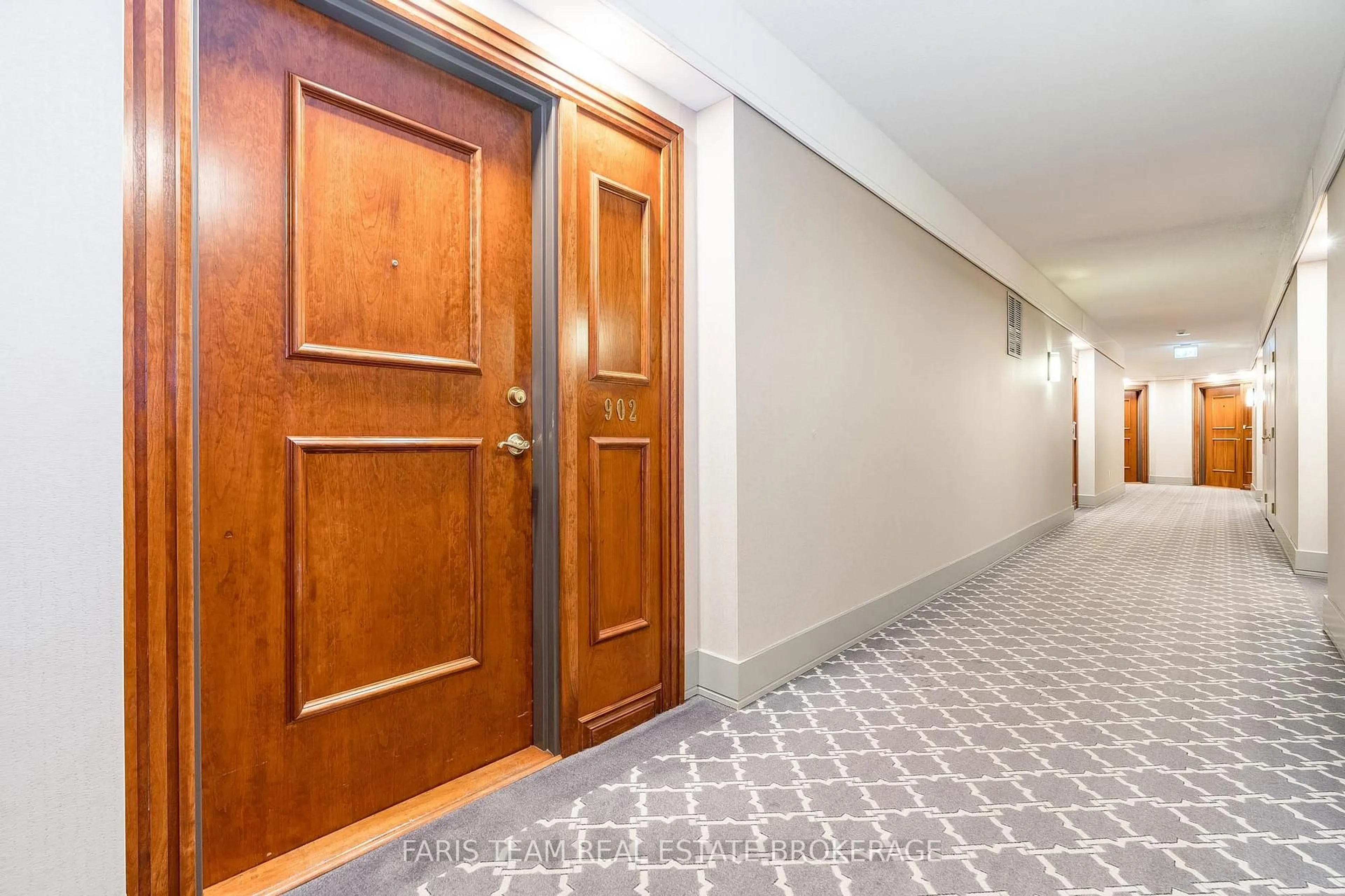 Indoor foyer for 2 Toronto St #902, Barrie Ontario L4N 9R2