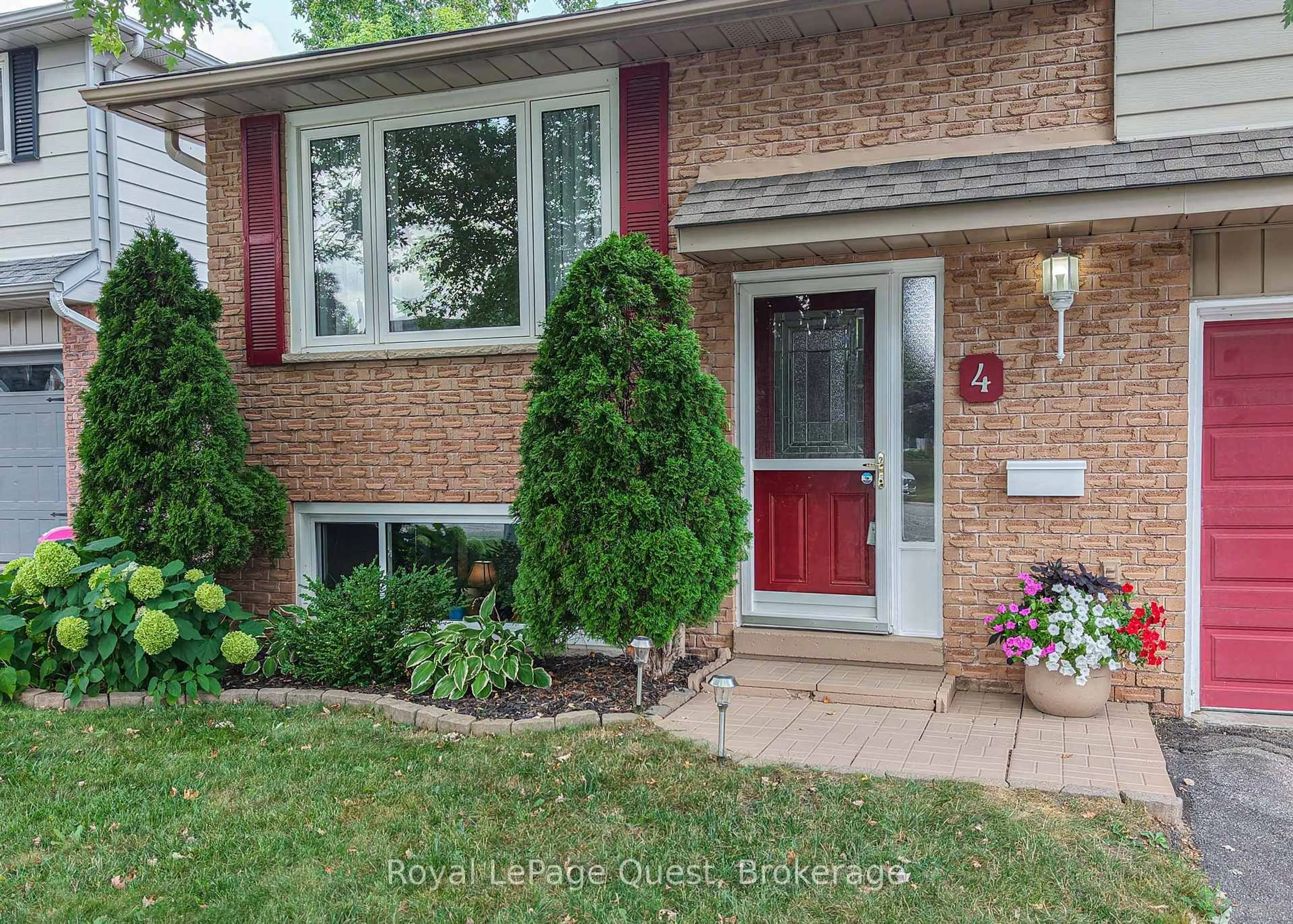 Home with brick exterior material, street for 4 Chestnut Pl, Orillia Ontario L3V 7N9