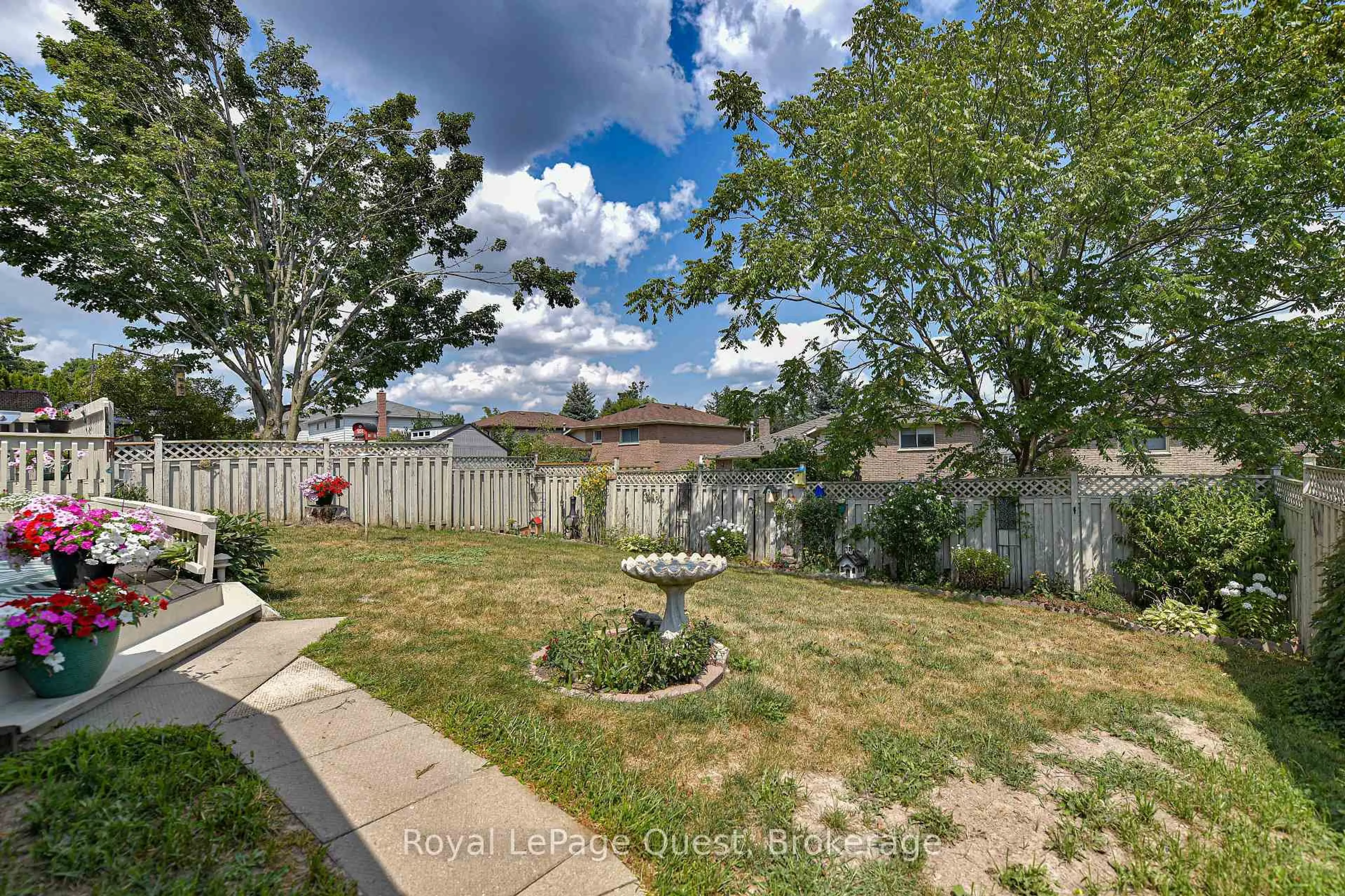 A pic from outside/outdoor area/front of a property/back of a property/a pic from drone, street for 4 Chestnut Pl, Orillia Ontario L3V 7N9