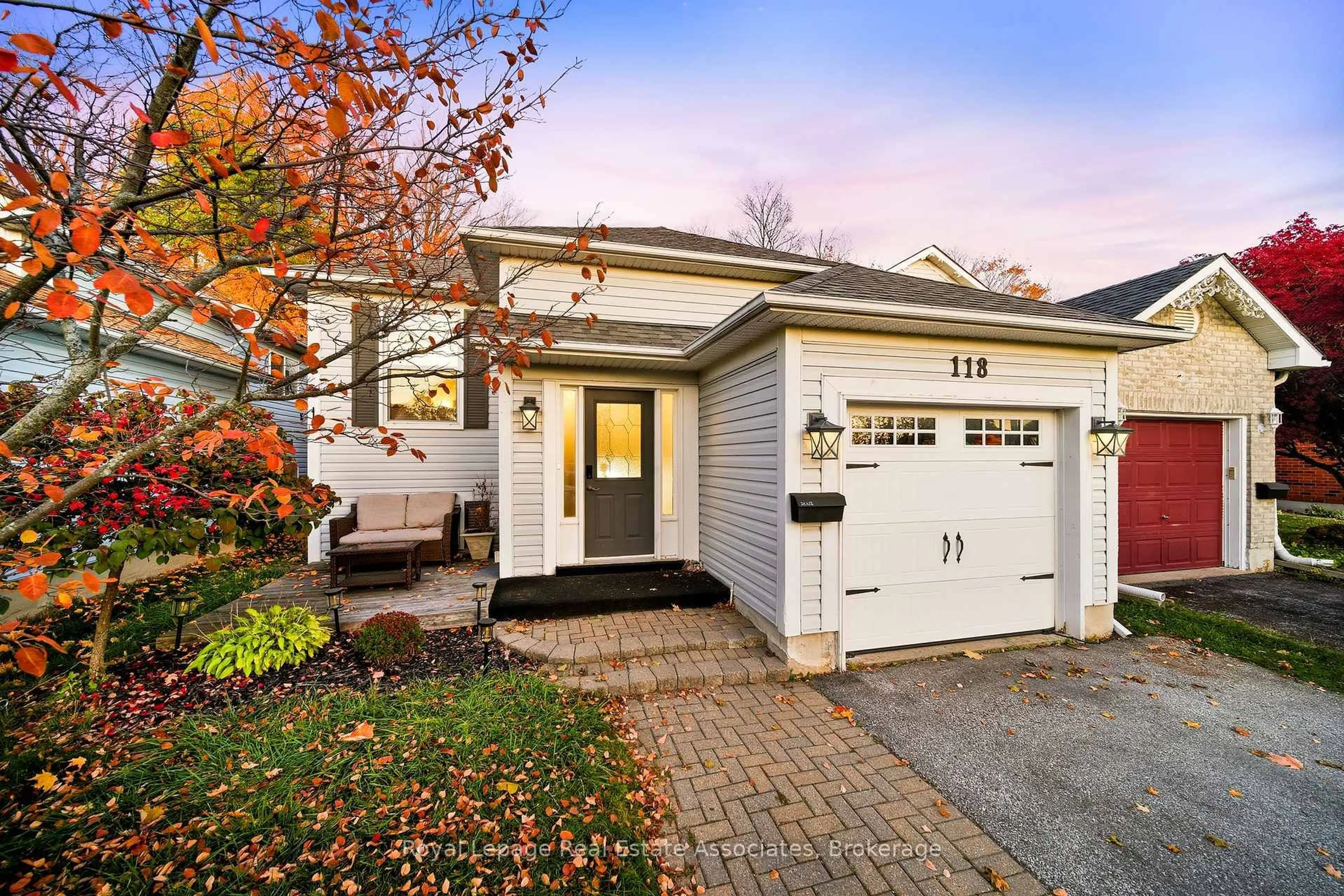 Home with vinyl exterior material, street for 118 Copeman Cres, Barrie Ontario L4N 8B3