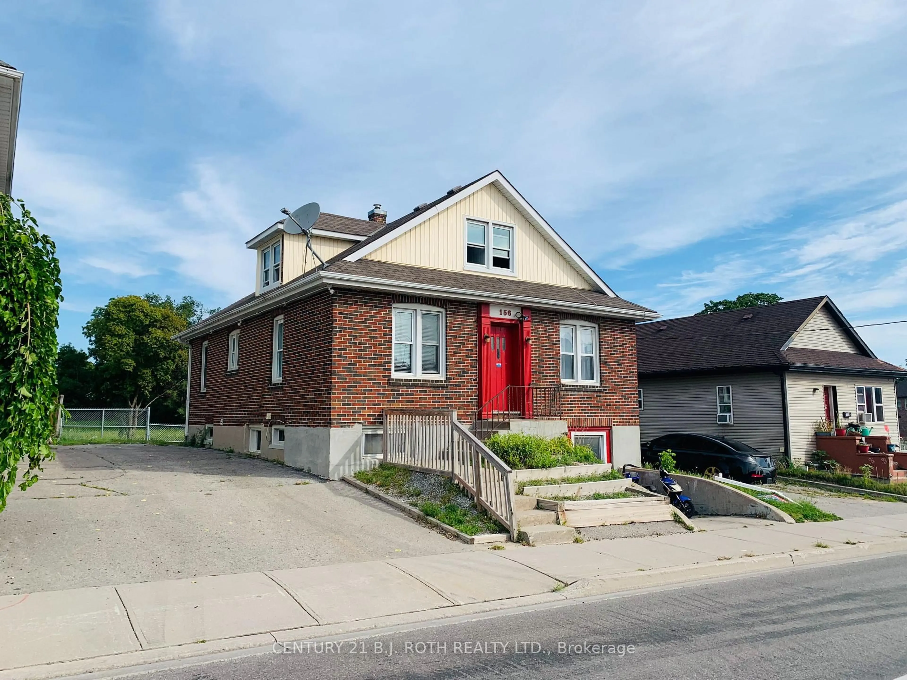 Home with brick exterior material, street for 156 Dunlop St, Barrie Ontario L4N 1B2