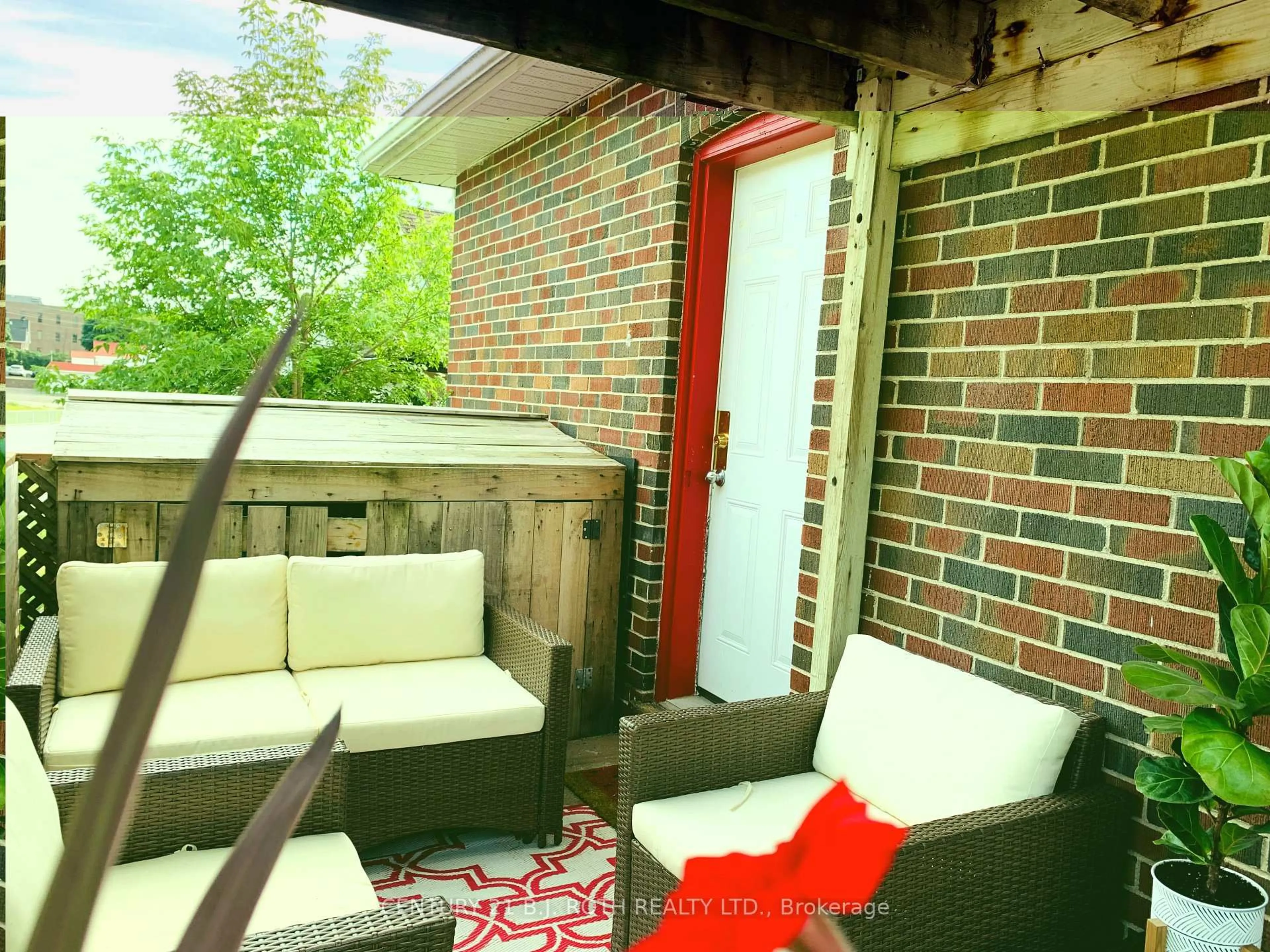 Patio, street for 156 Dunlop St, Barrie Ontario L4N 1B2