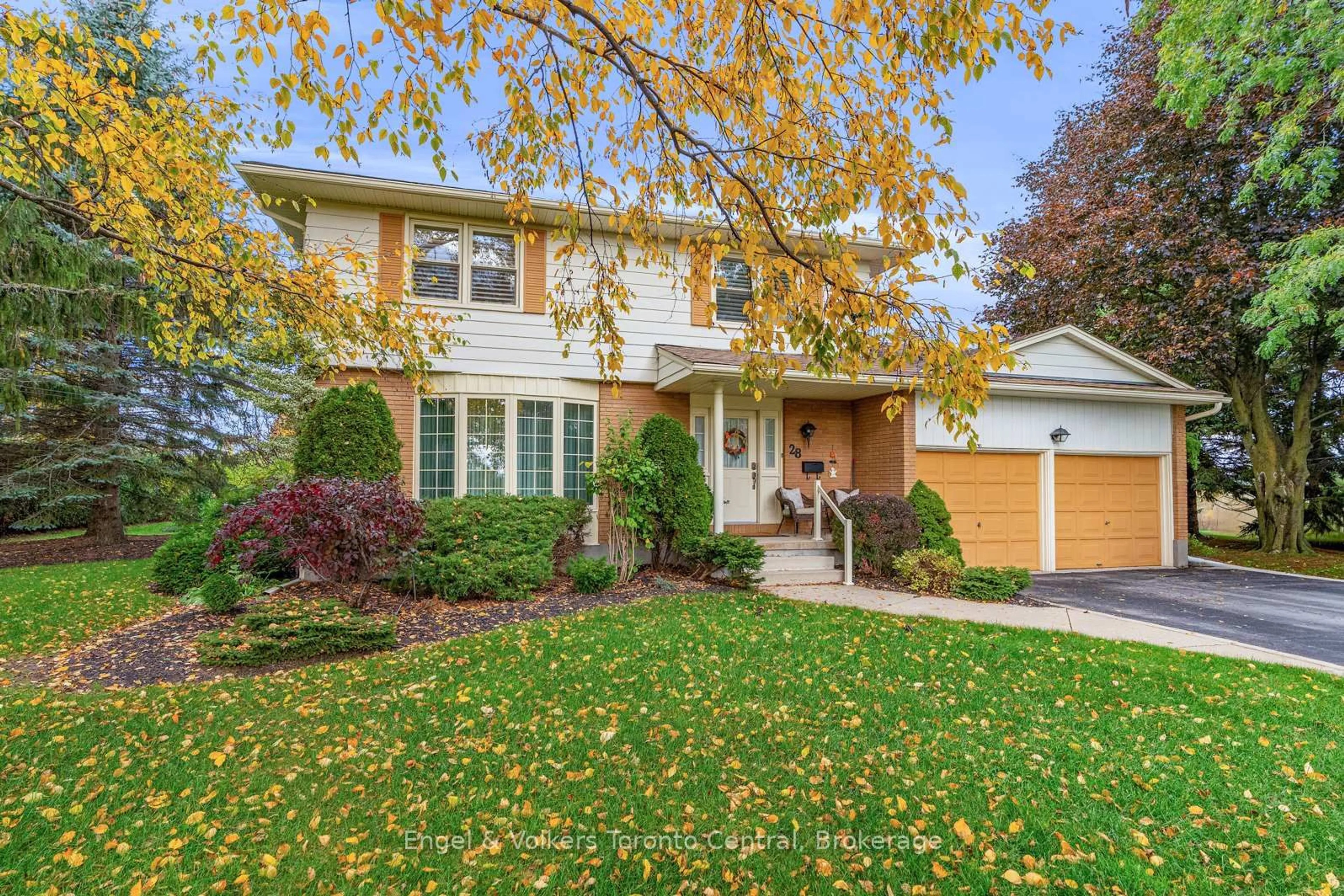 Home with vinyl exterior material, street for 28 Batteaux Rd, Clearview Ontario L0M 1P0