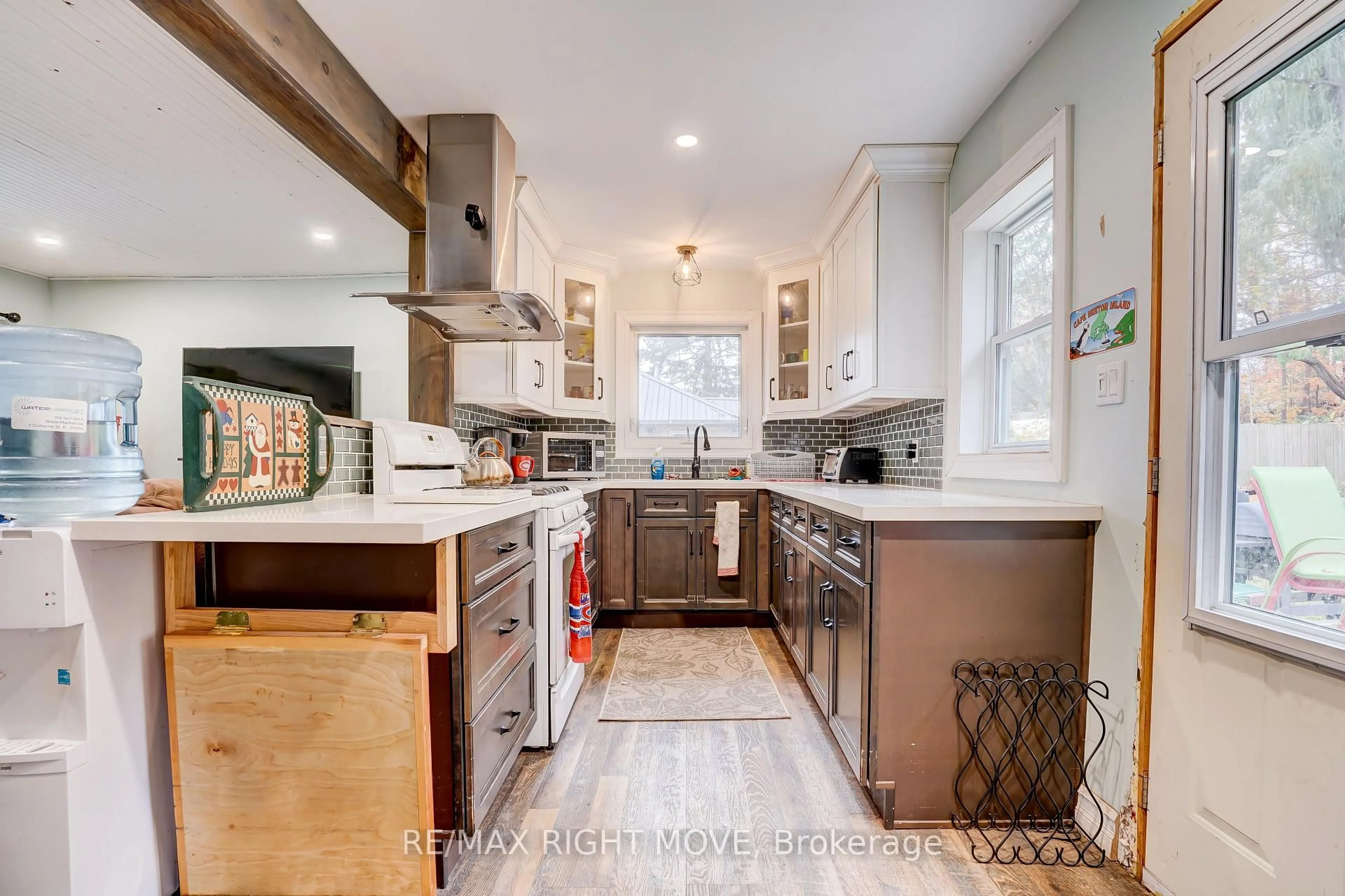 Open concept kitchen, unknown for 439 Sundial Dr, Orillia Ontario L3V 4A7