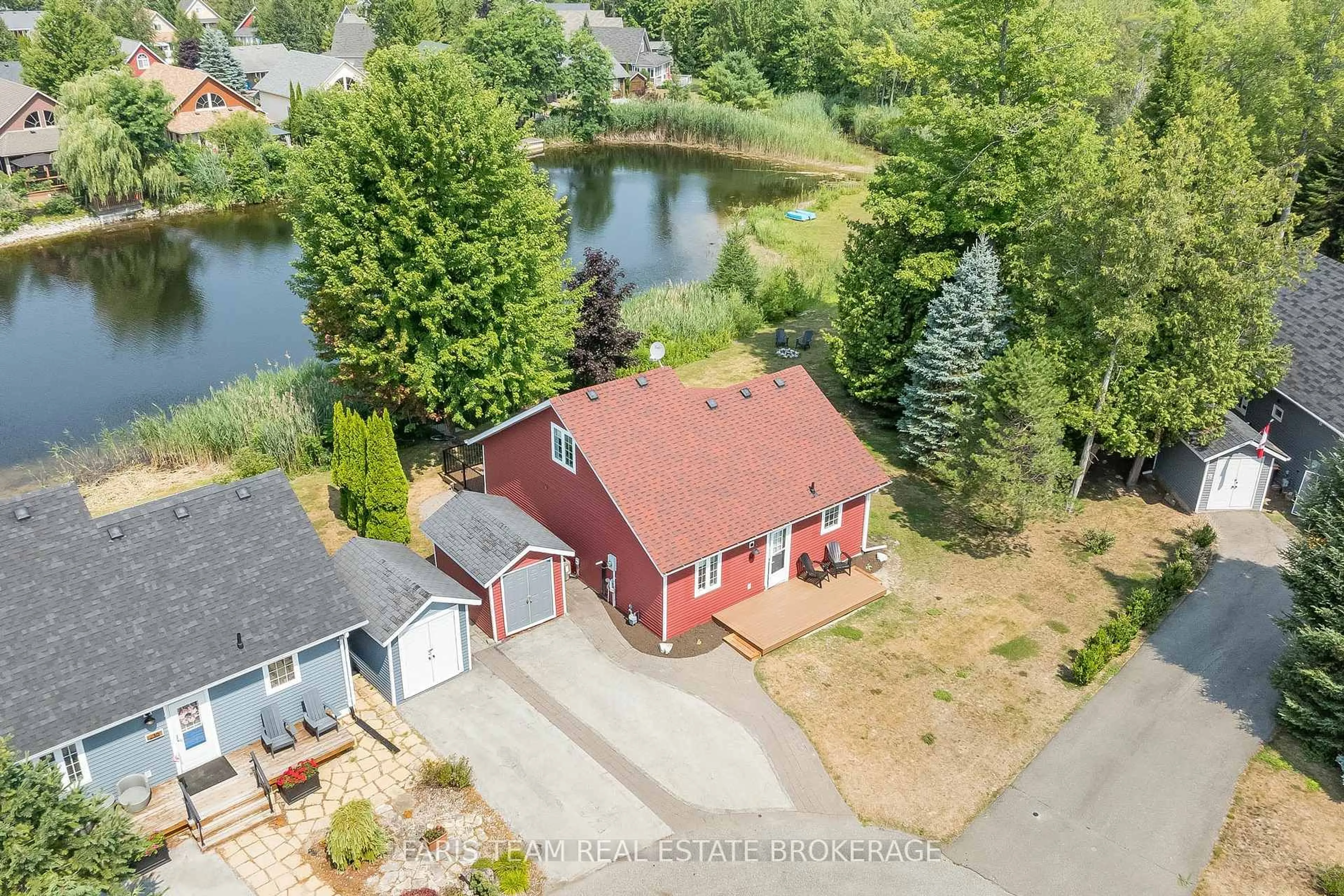 A pic from outside/outdoor area/front of a property/back of a property/a pic from drone, water/lake/river/ocean view for 32 Algonquin Tr, Wasaga Beach Ontario L9Z 1X7
