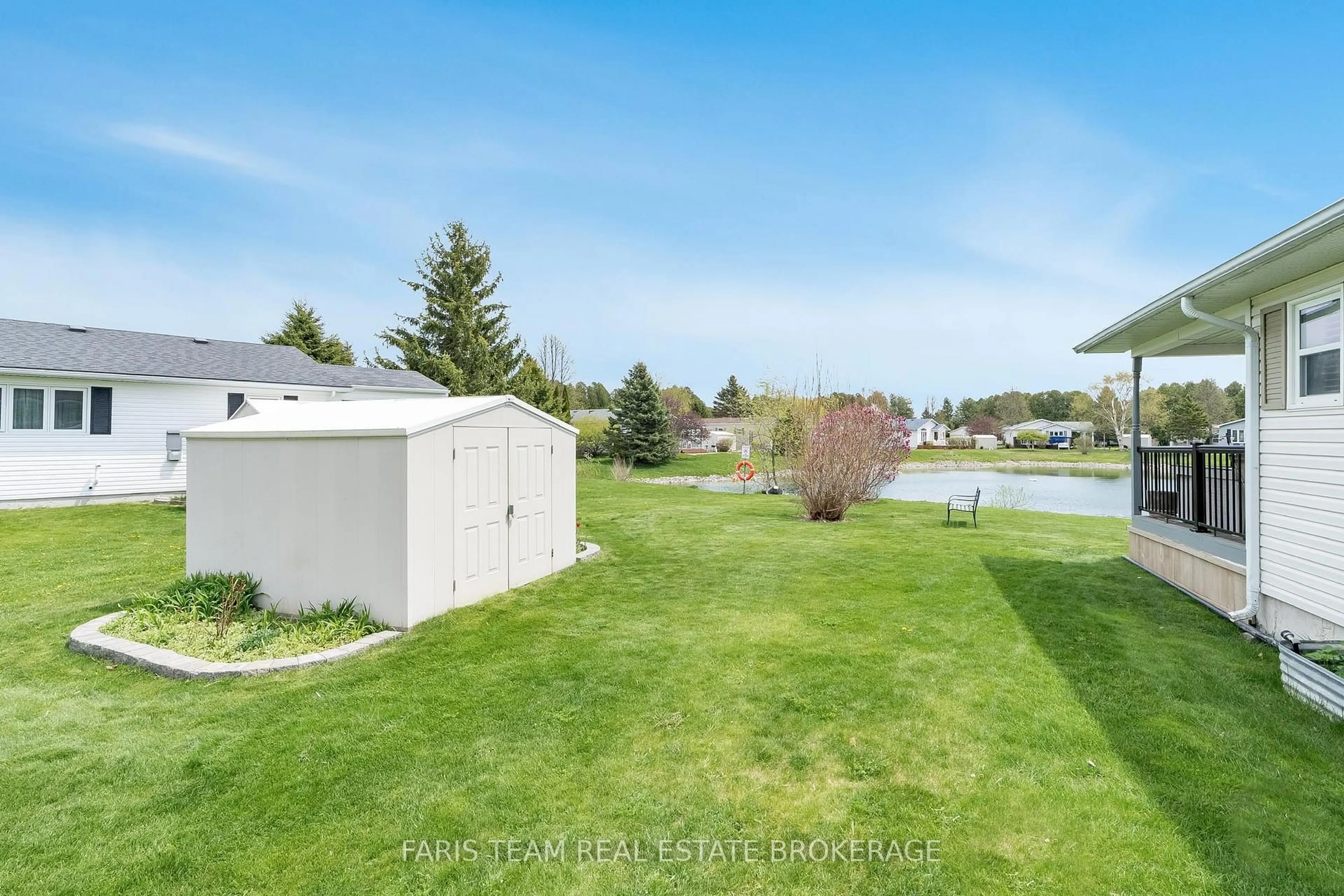 A pic from outside/outdoor area/front of a property/back of a property/a pic from drone, water/lake/river/ocean view for 30 Indiana Ave, Wasaga Beach Ontario L9Z 3A8