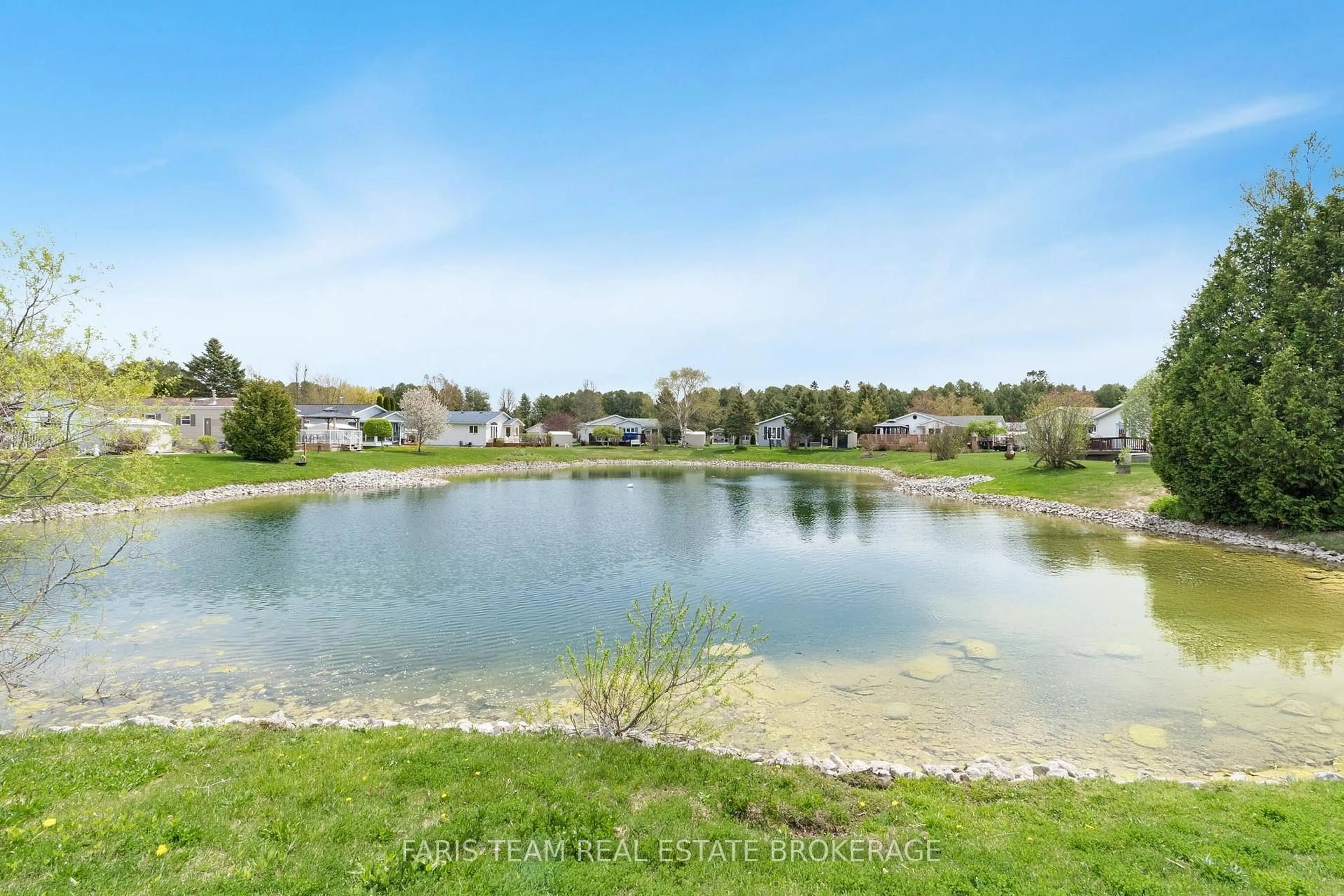 A pic from outside/outdoor area/front of a property/back of a property/a pic from drone, water/lake/river/ocean view for 30 Indiana Ave, Wasaga Beach Ontario L9Z 3A8