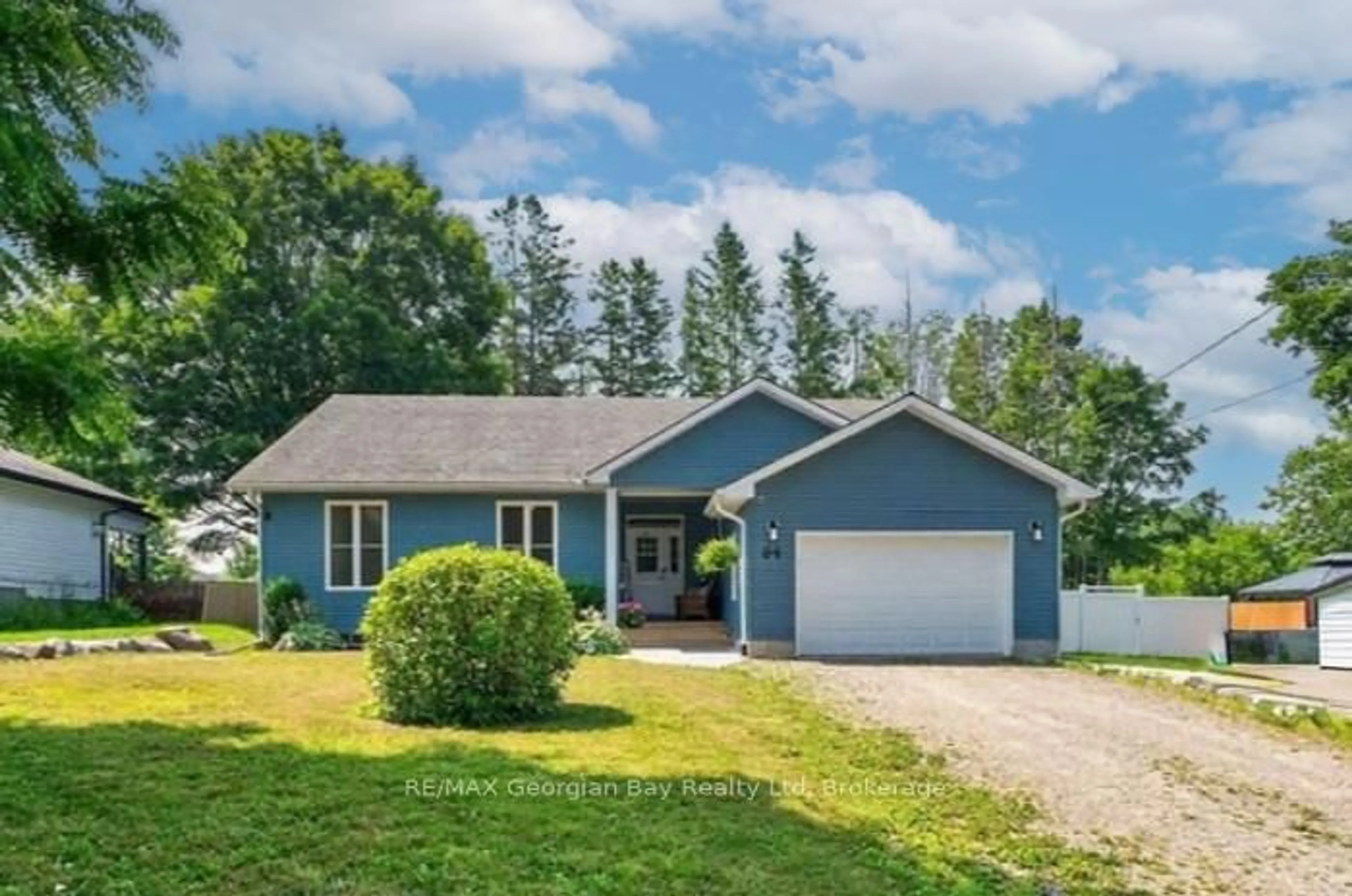 Home with vinyl exterior material, street for 64 Broad St, Penetanguishene Ontario L9M 1G4