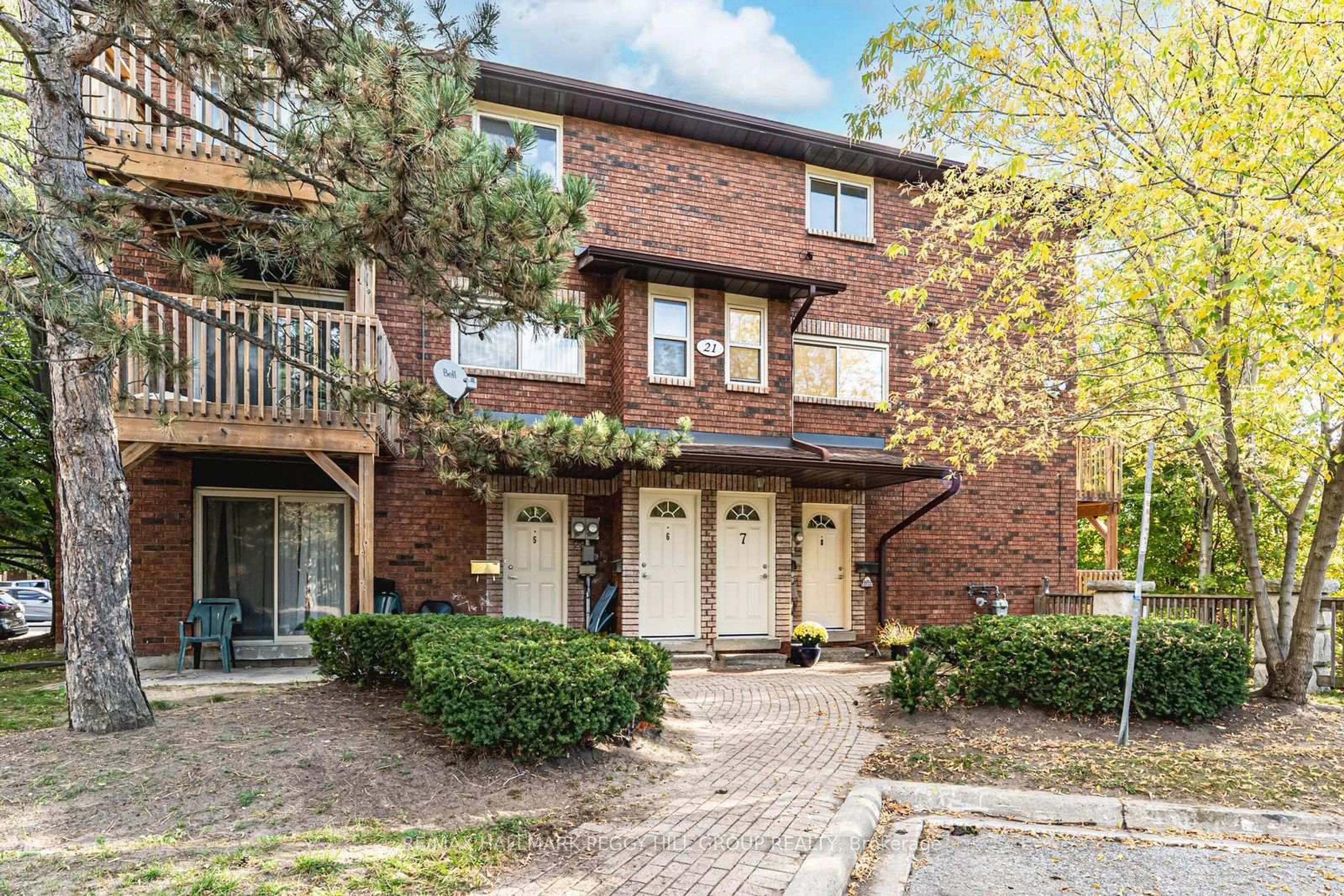 Home with brick exterior material, street for 21 Evergreen Crt #7, Barrie Ontario L4N 6W8