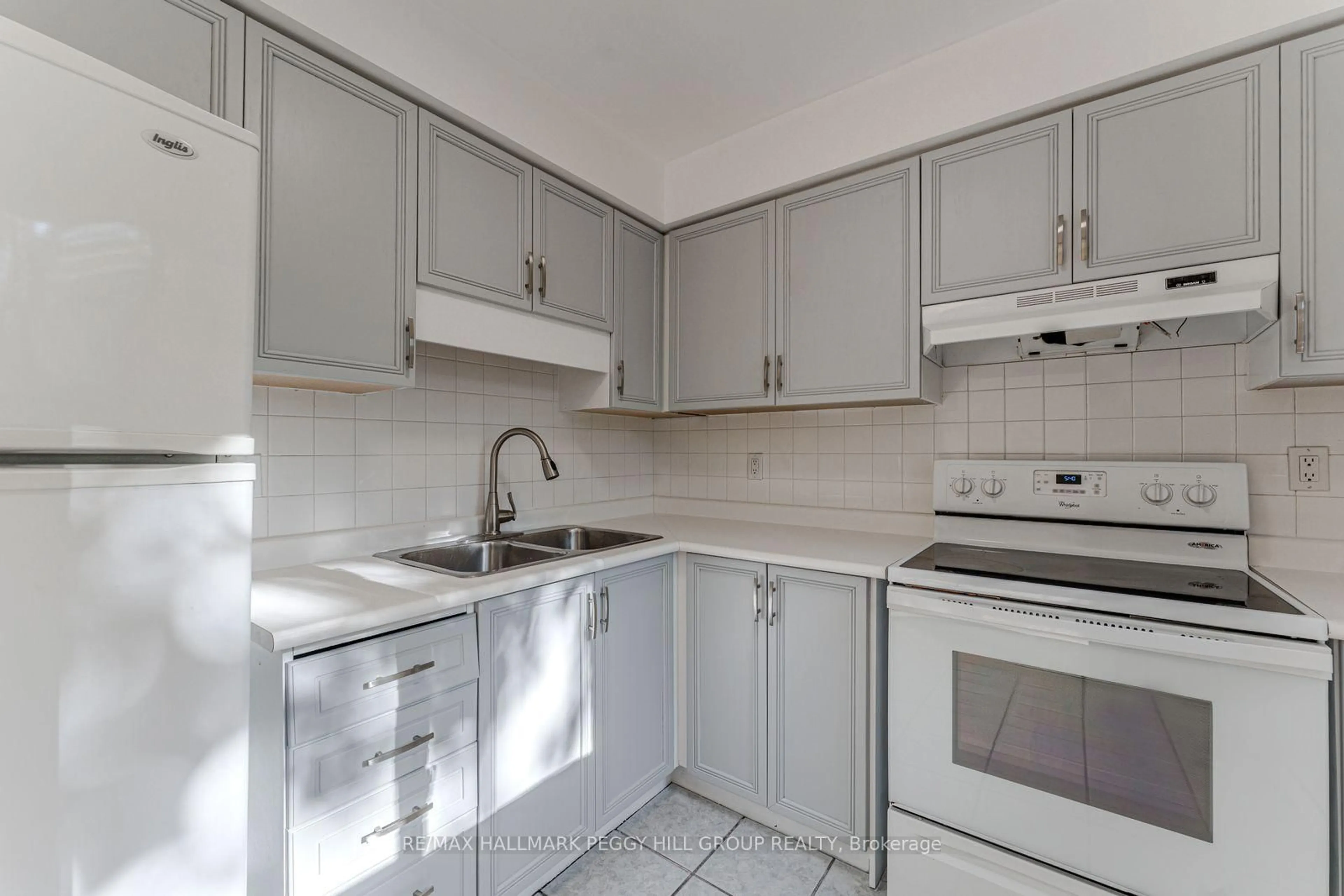 Standard kitchen, unknown for 21 Evergreen Crt #7, Barrie Ontario L4N 6W8