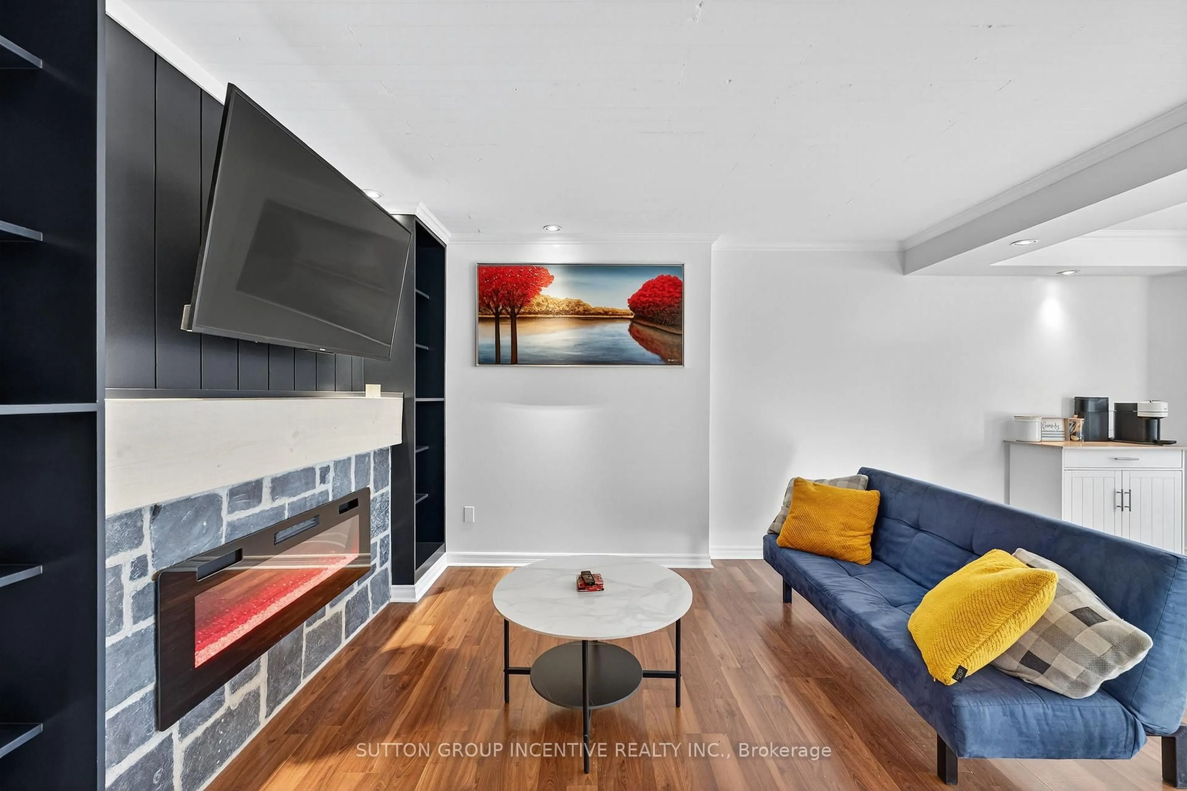 Living room with furniture, unknown for 441 BARRIE Rd #82, Orillia Ontario L3V 6T9