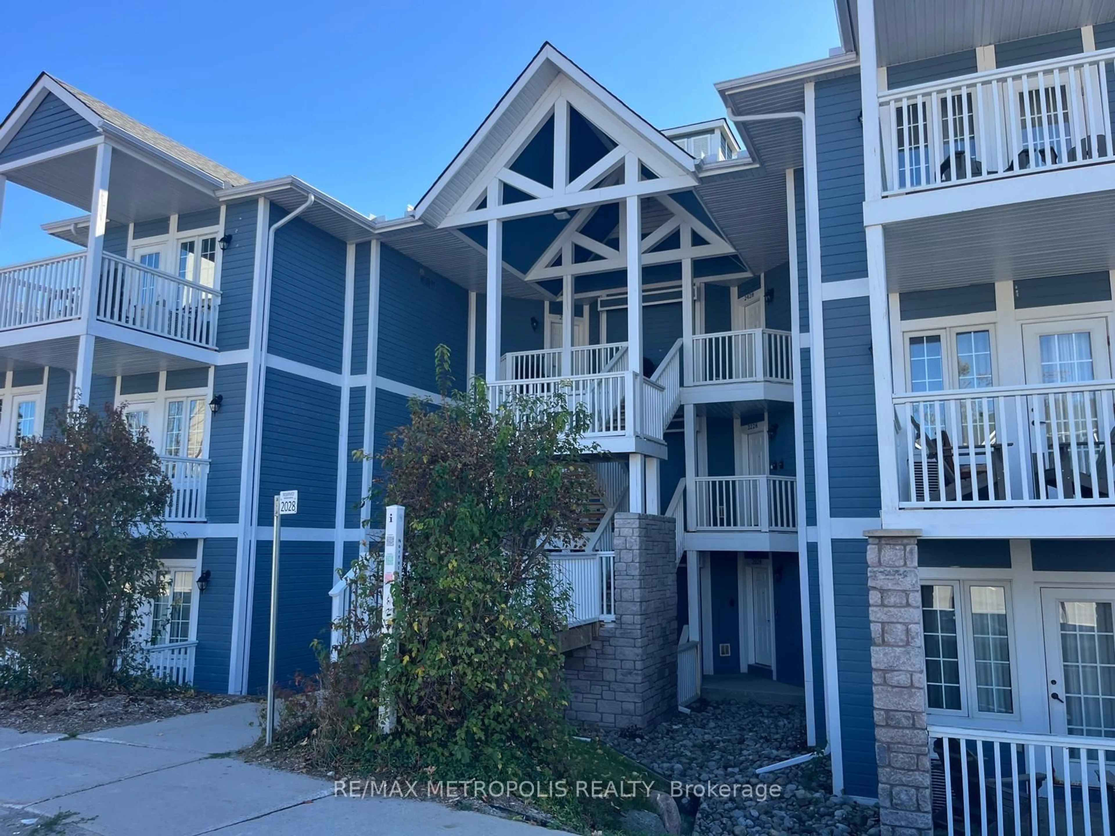 A pic from outside/outdoor area/front of a property/back of a property/a pic from drone, water/lake/river/ocean view for 90 Highland Dr #2030-31, Oro-Medonte Ontario L0L 2L0