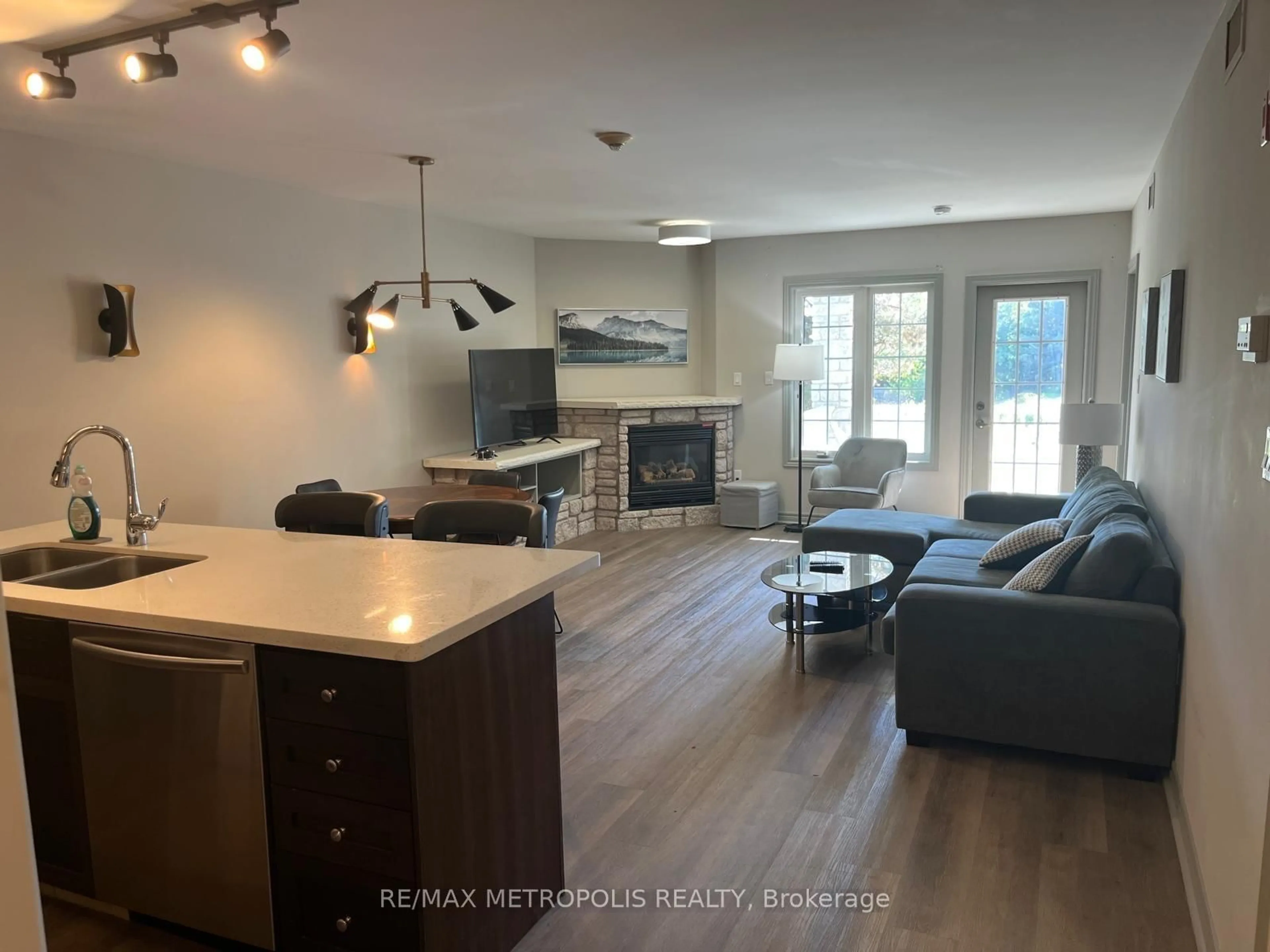 Open concept kitchen, unknown for 90 Highland Dr #2030-31, Oro-Medonte Ontario L0L 2L0