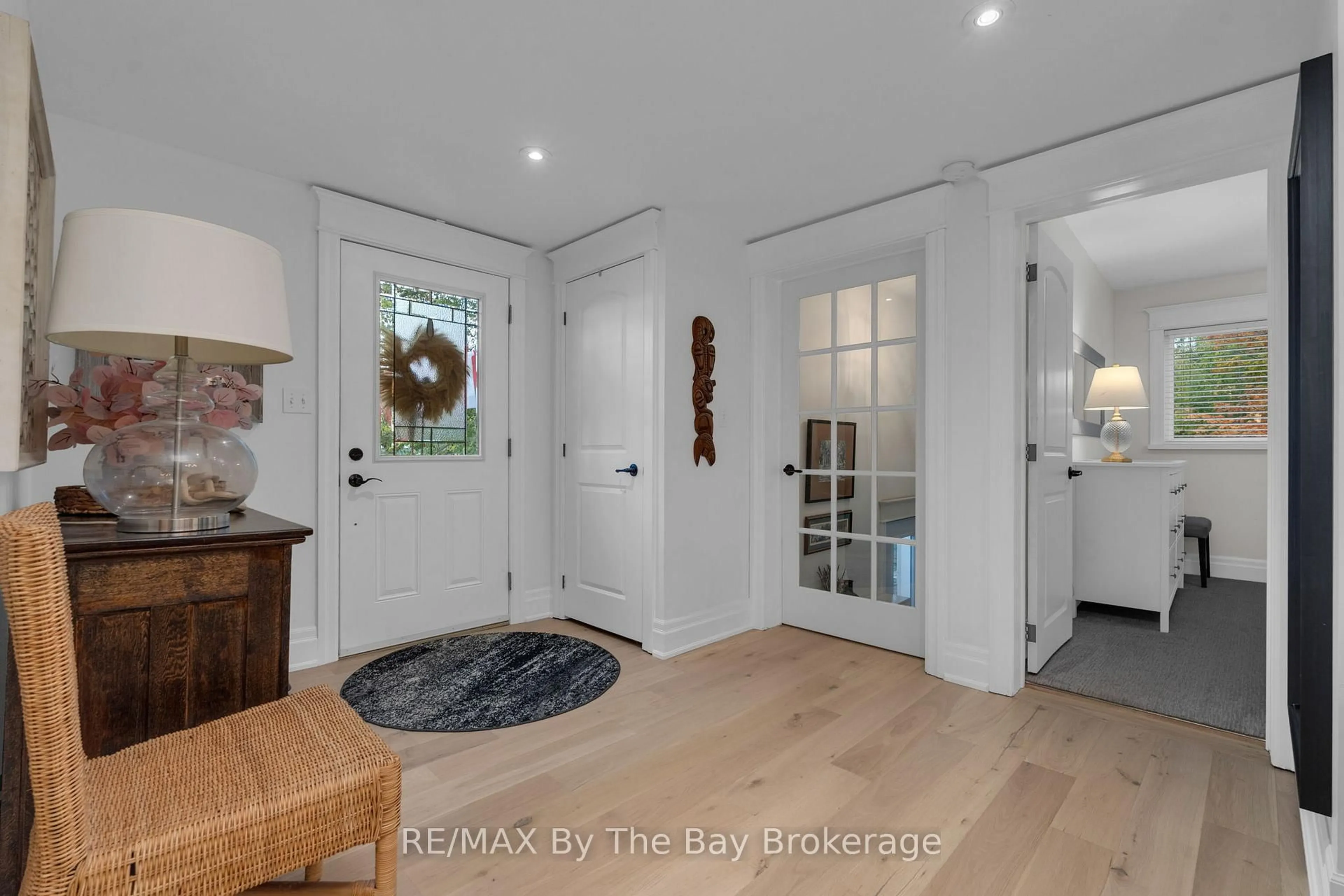 Indoor entryway for 206 Centennial Dr, Midland Ontario L4R 5J4