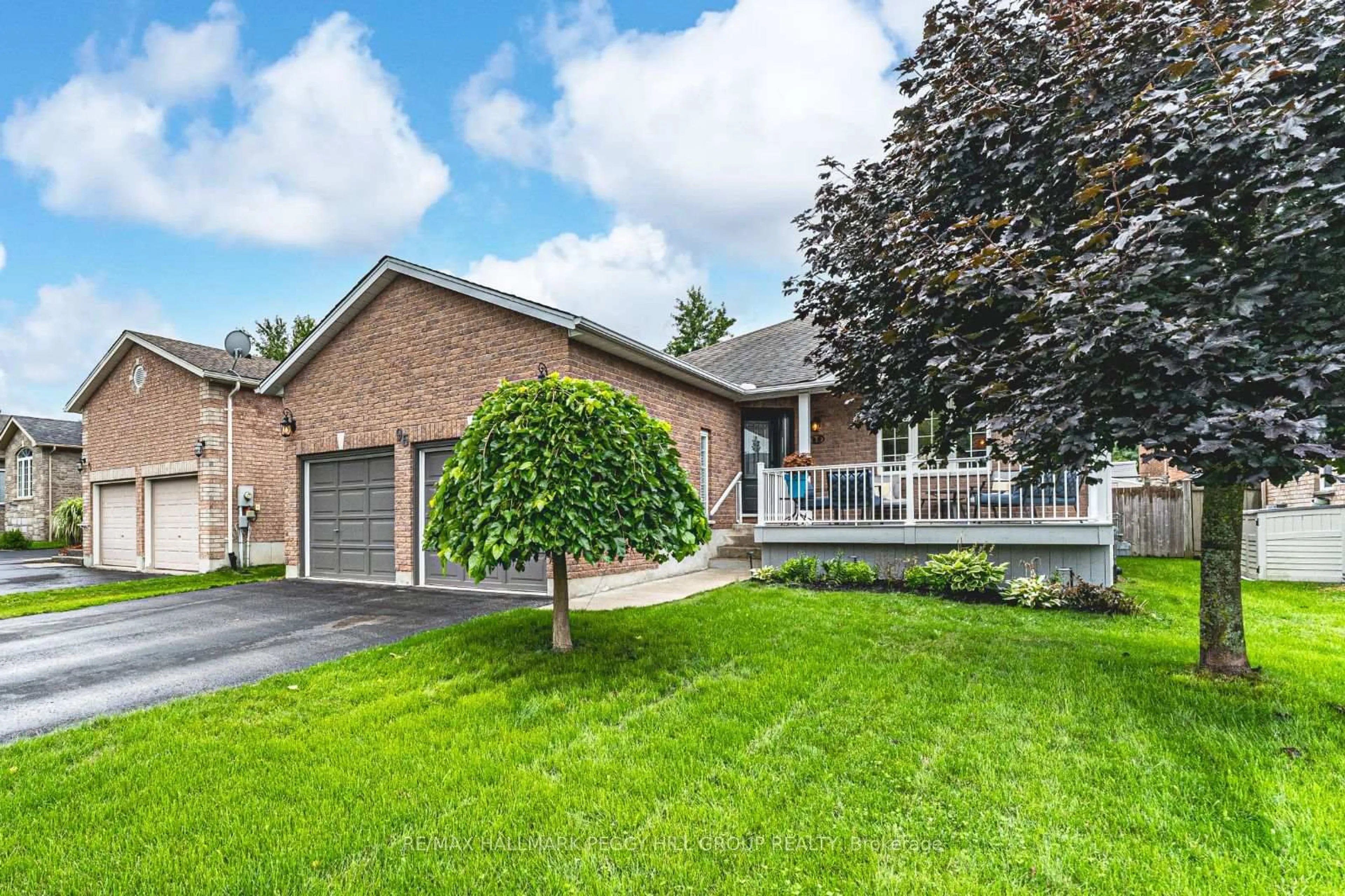Home with brick exterior material, street for 95 Crompton Dr, Barrie Ontario L4M 6P1