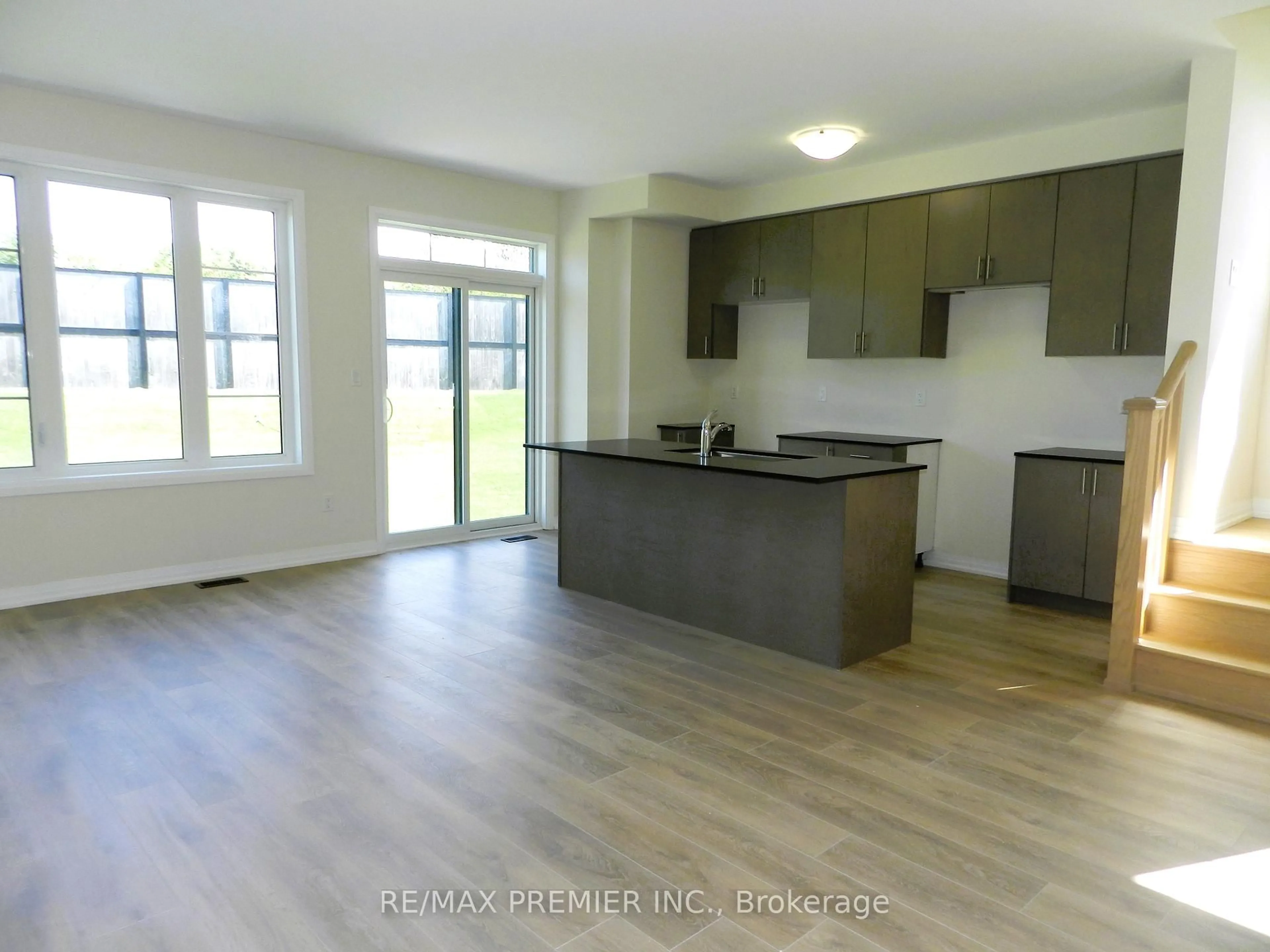 Open concept kitchen, unknown for 94 Turnberry Lane, Barrie Ontario L4N 6K7