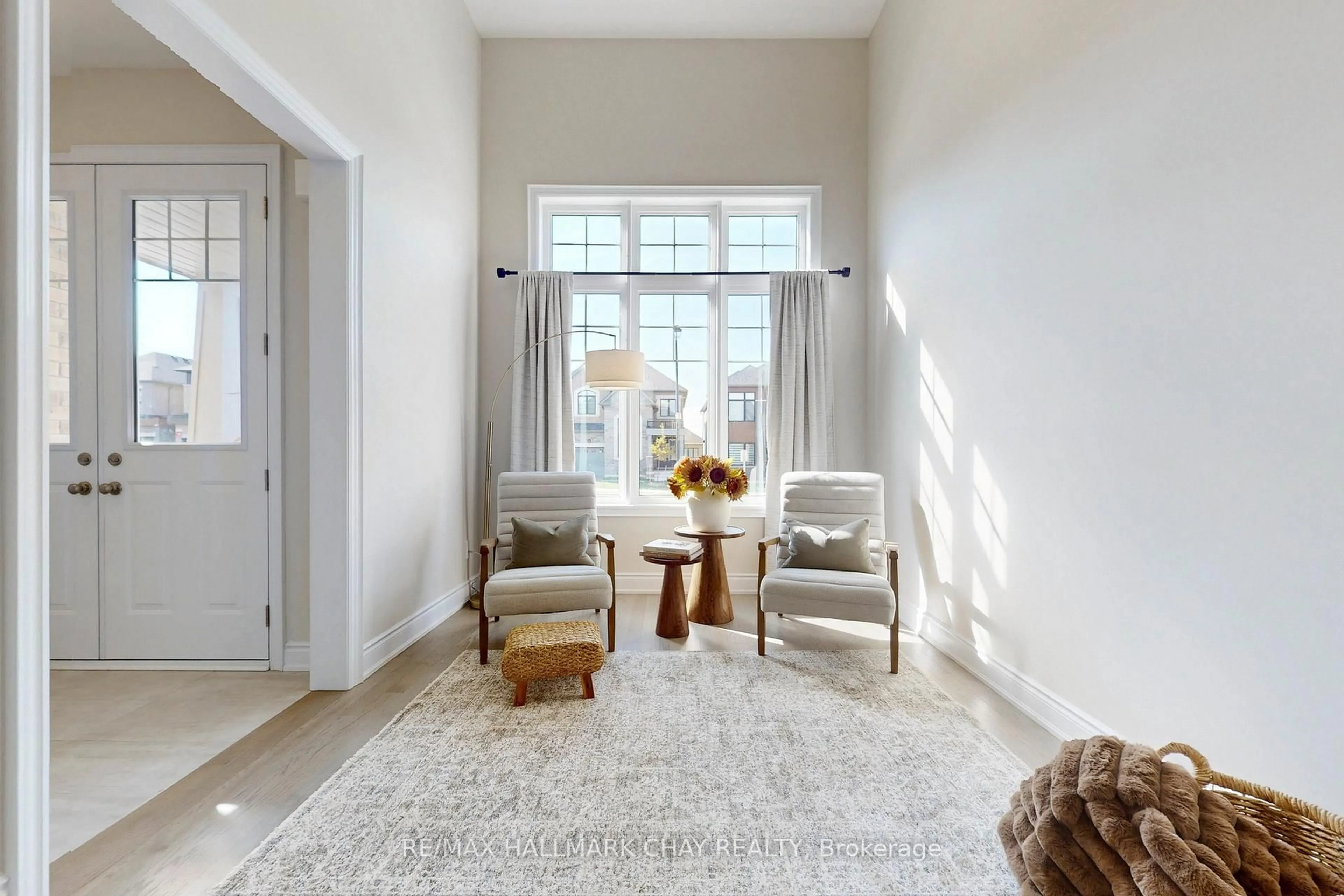 Indoor entryway for 109 Bearberry Rd, Springwater Ontario L9X 2C8