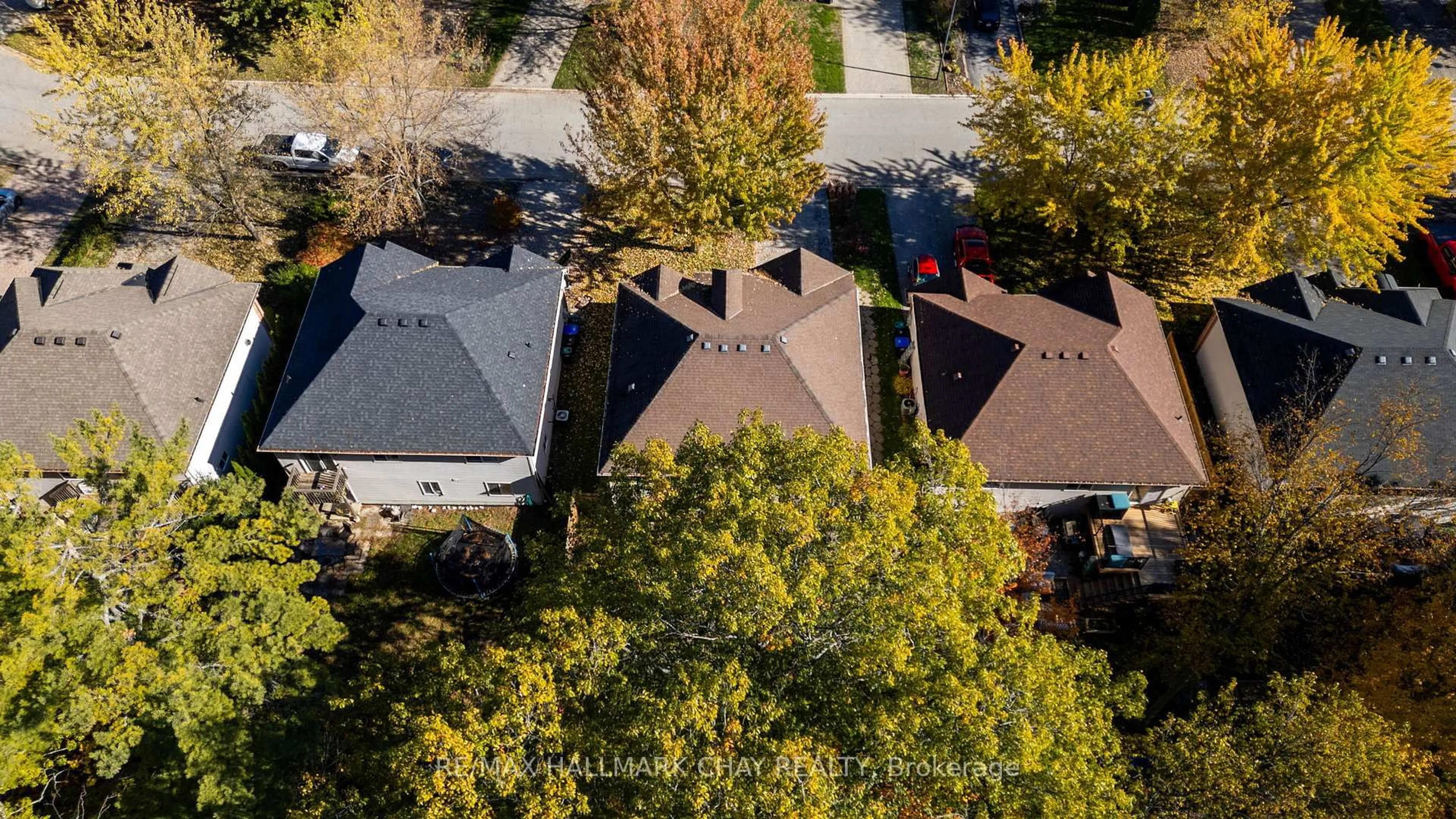 A pic from outside/outdoor area/front of a property/back of a property/a pic from drone, city buildings view from balcony for 38 Rose Valley Way, Wasaga Beach Ontario L9Z 3C5