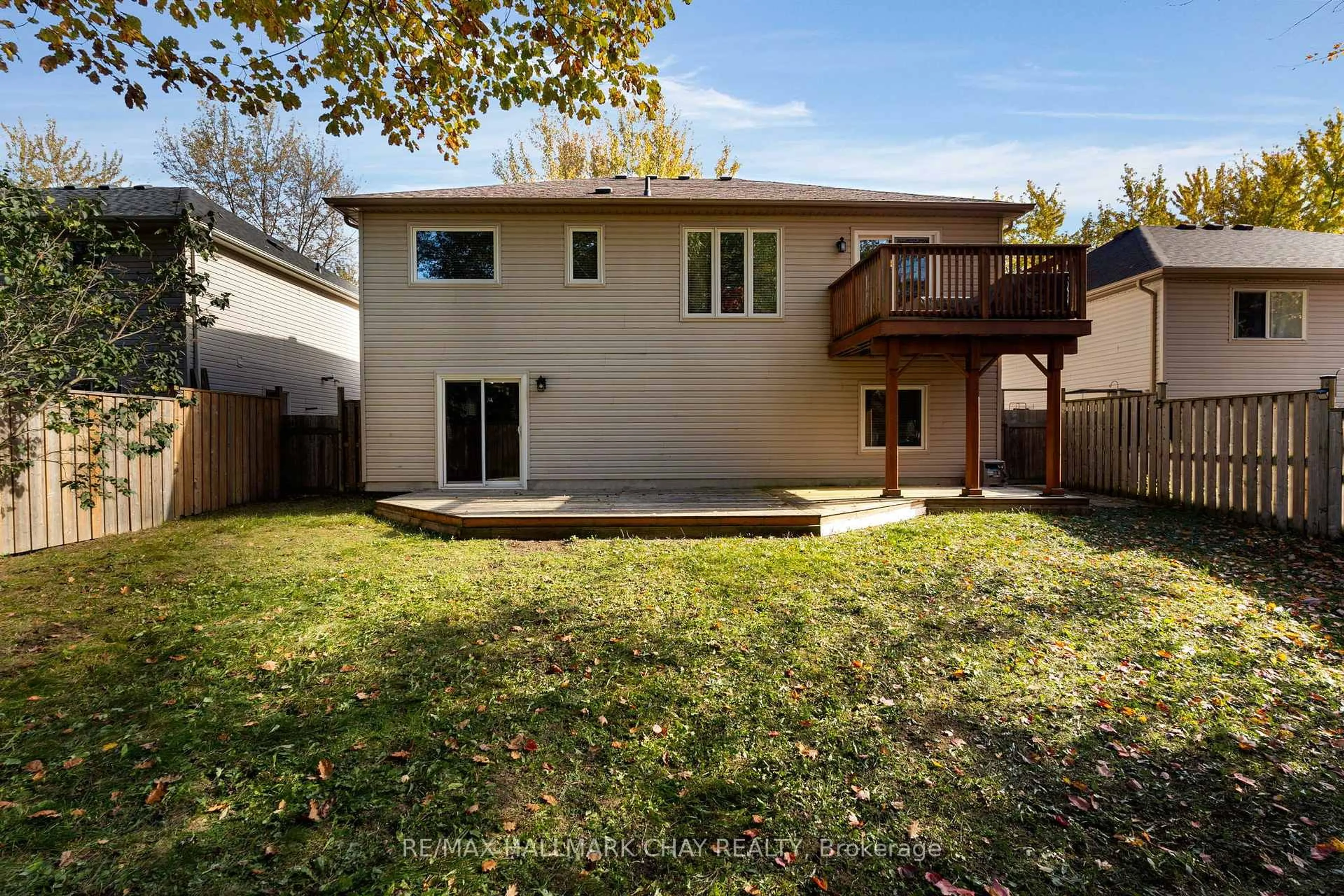 Home with vinyl exterior material, street for 38 Rose Valley Way, Wasaga Beach Ontario L9Z 3C5