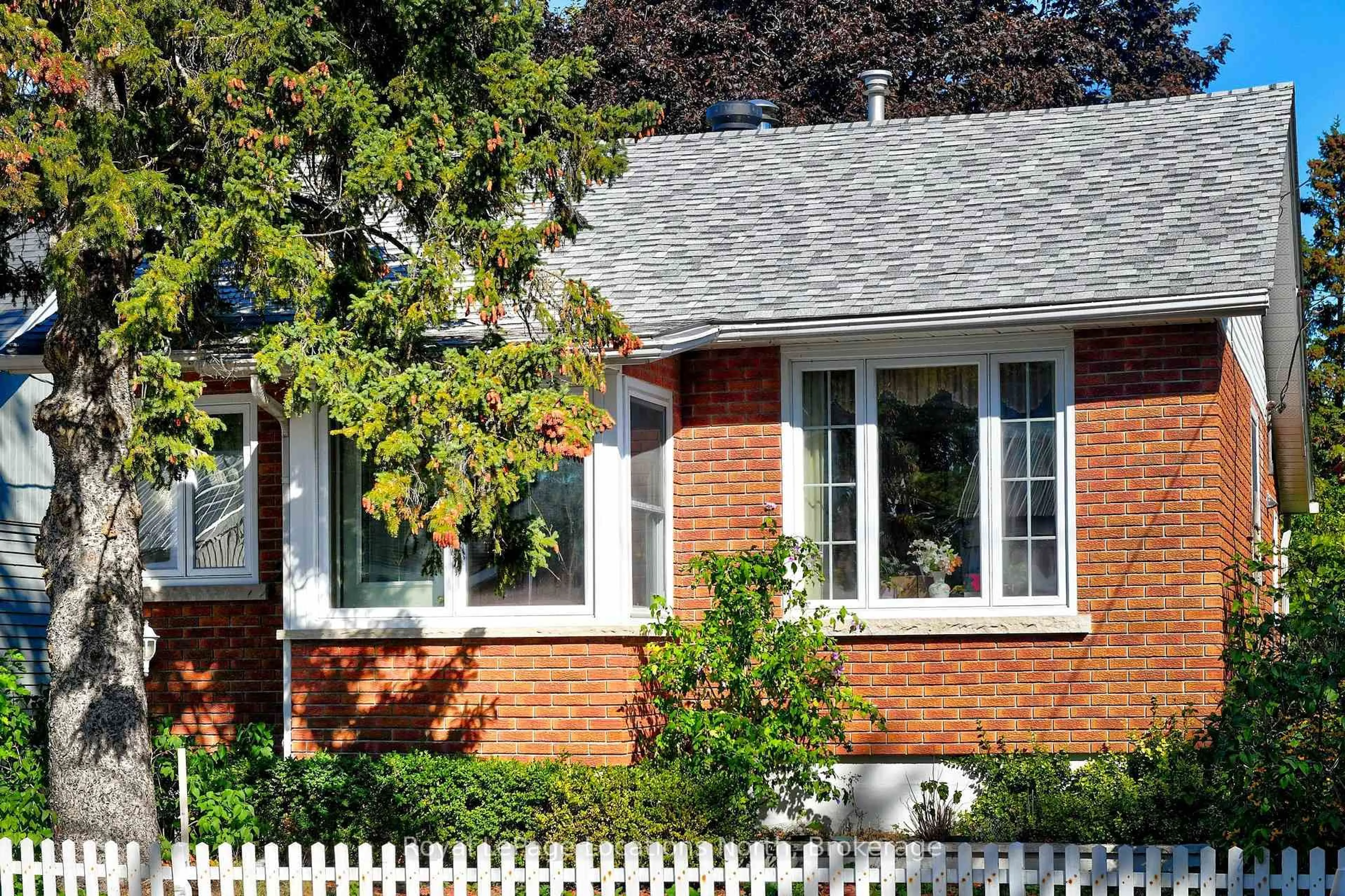 Home with brick exterior material, street for 25 Ninth St, Collingwood Ontario L9Y 2E9