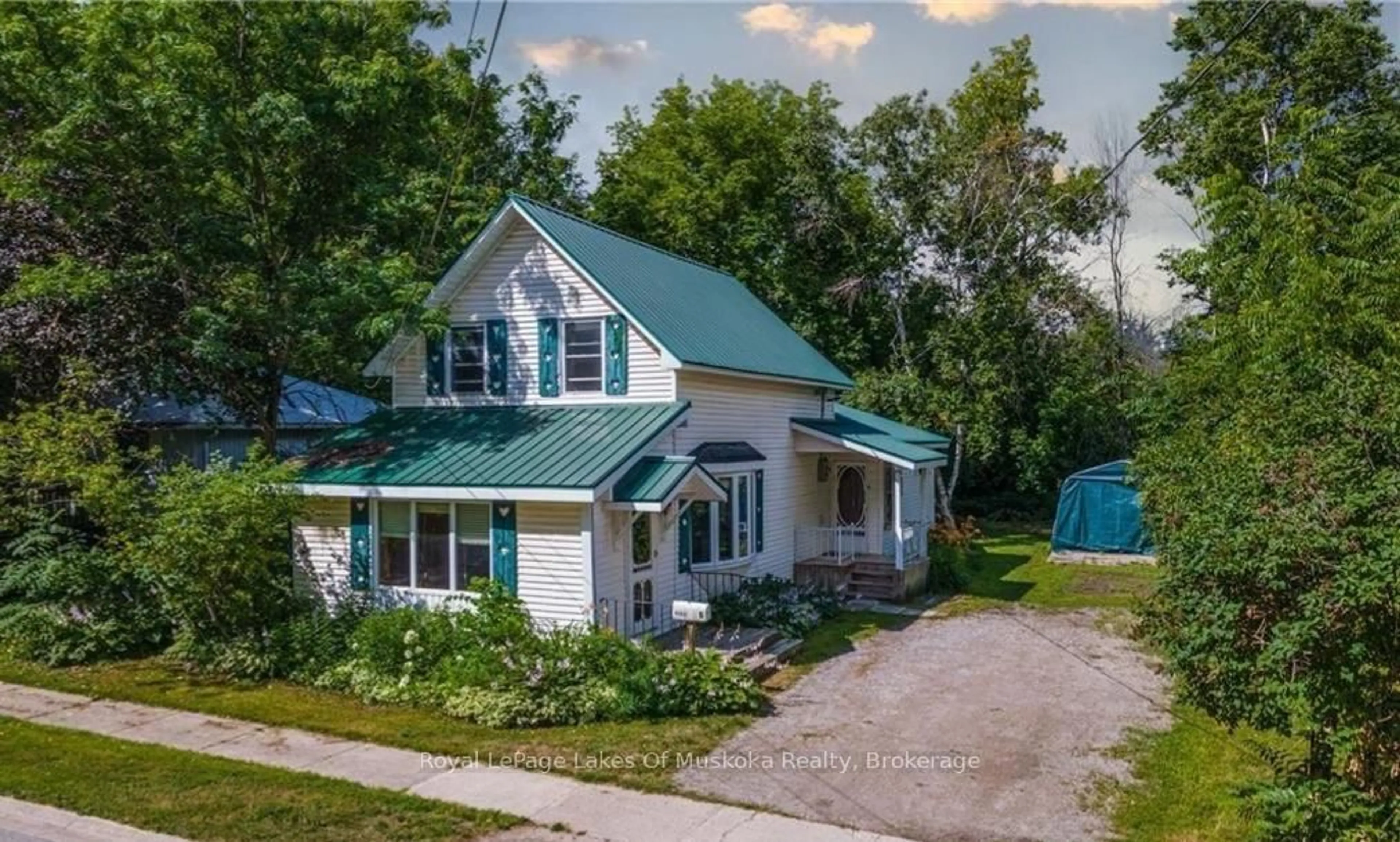 A pic from outside/outdoor area/front of a property/back of a property/a pic from drone, street for 6 Bush St, Severn Ontario L0K 1E0