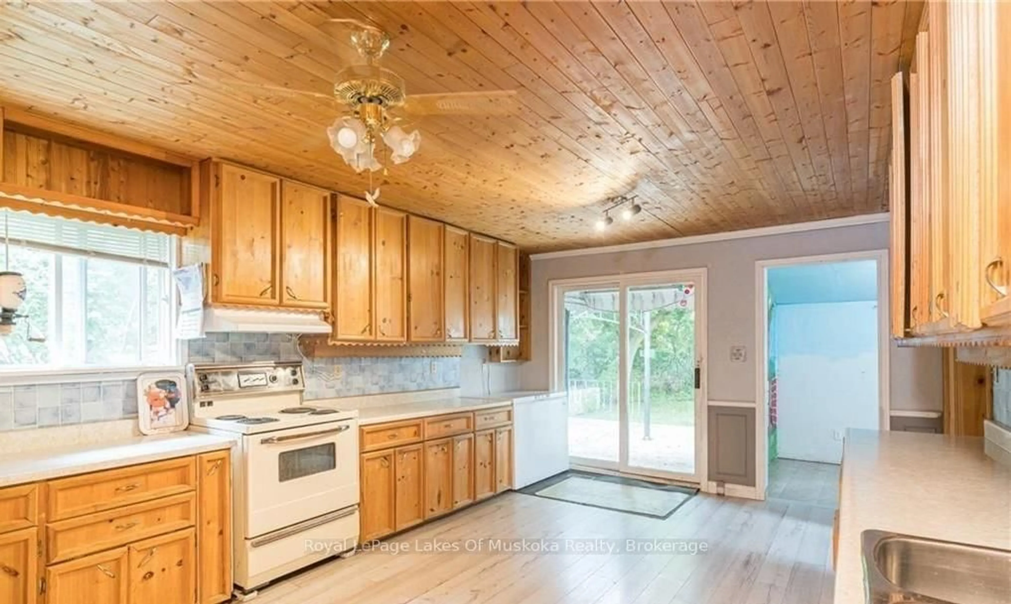 Open concept kitchen, unknown for 6 Bush St, Severn Ontario L0K 1E0