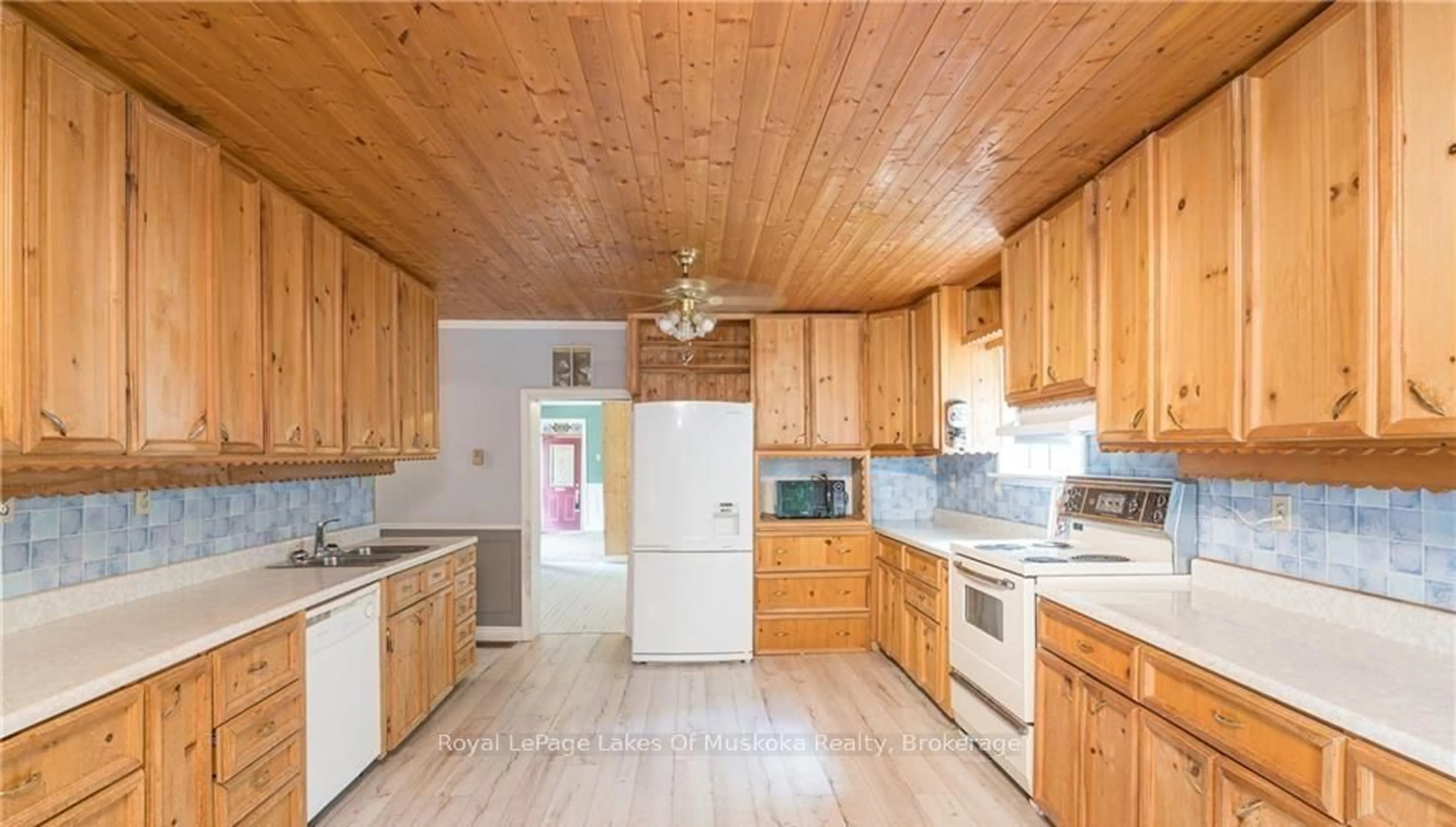 Standard kitchen, unknown for 6 Bush St, Severn Ontario L0K 1E0