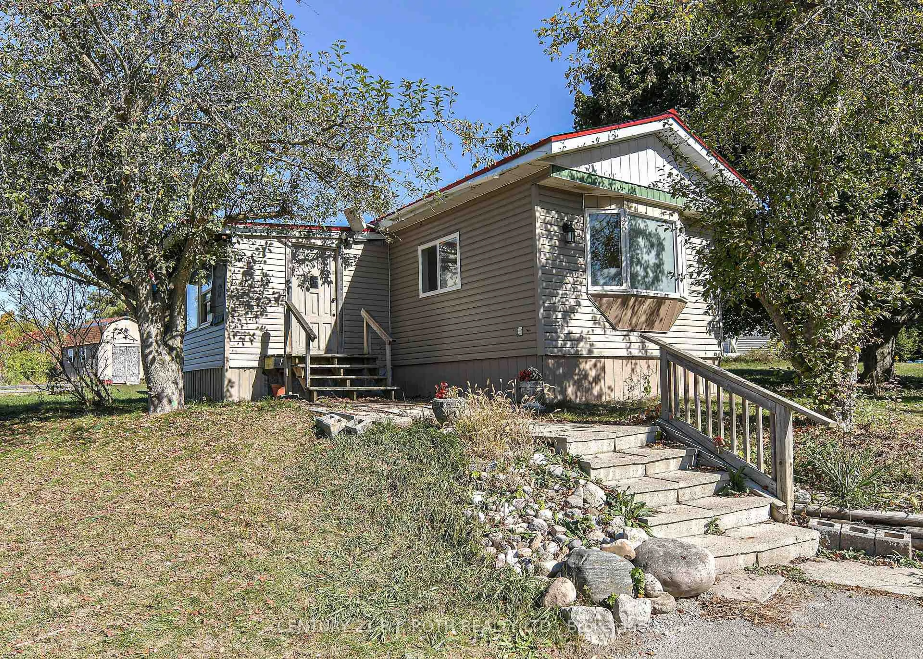 Home with vinyl exterior material, street for 19 Claremont Cres, Oro-Medonte Ontario L3V 0P9