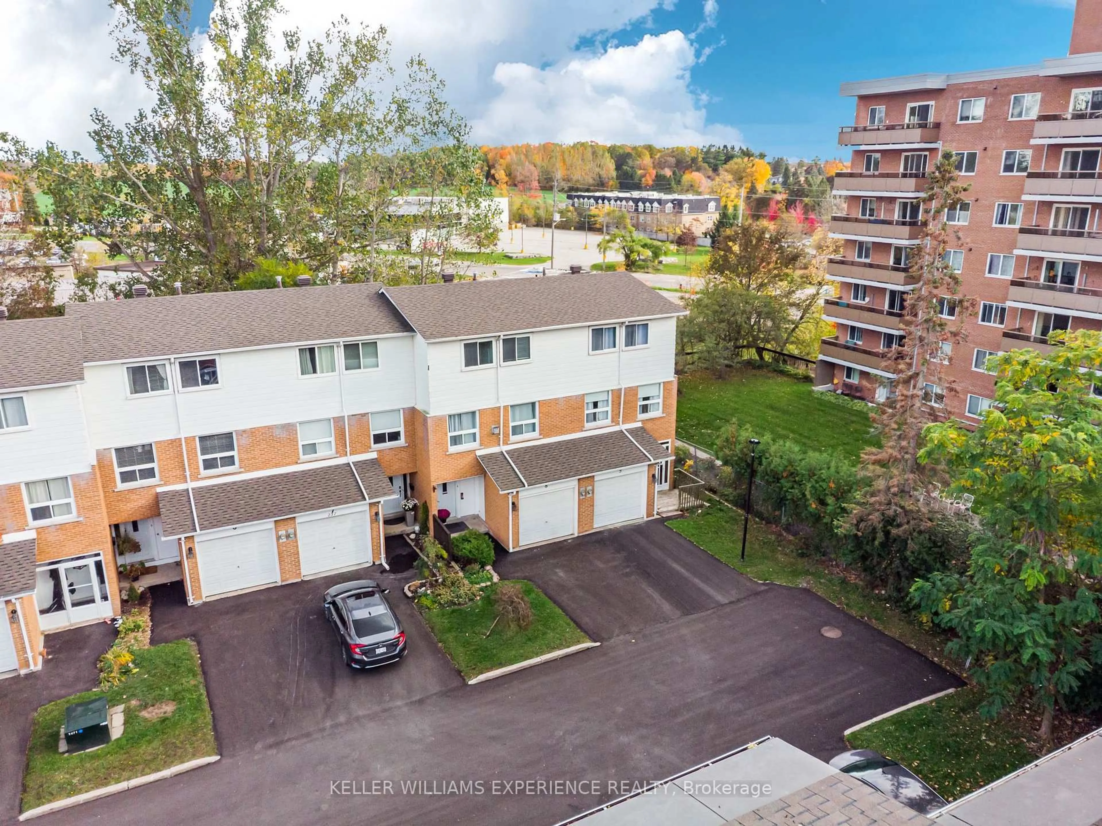 A pic from outside/outdoor area/front of a property/back of a property/a pic from drone, street for 237 Steel St #8, Barrie Ontario L4M 2H1