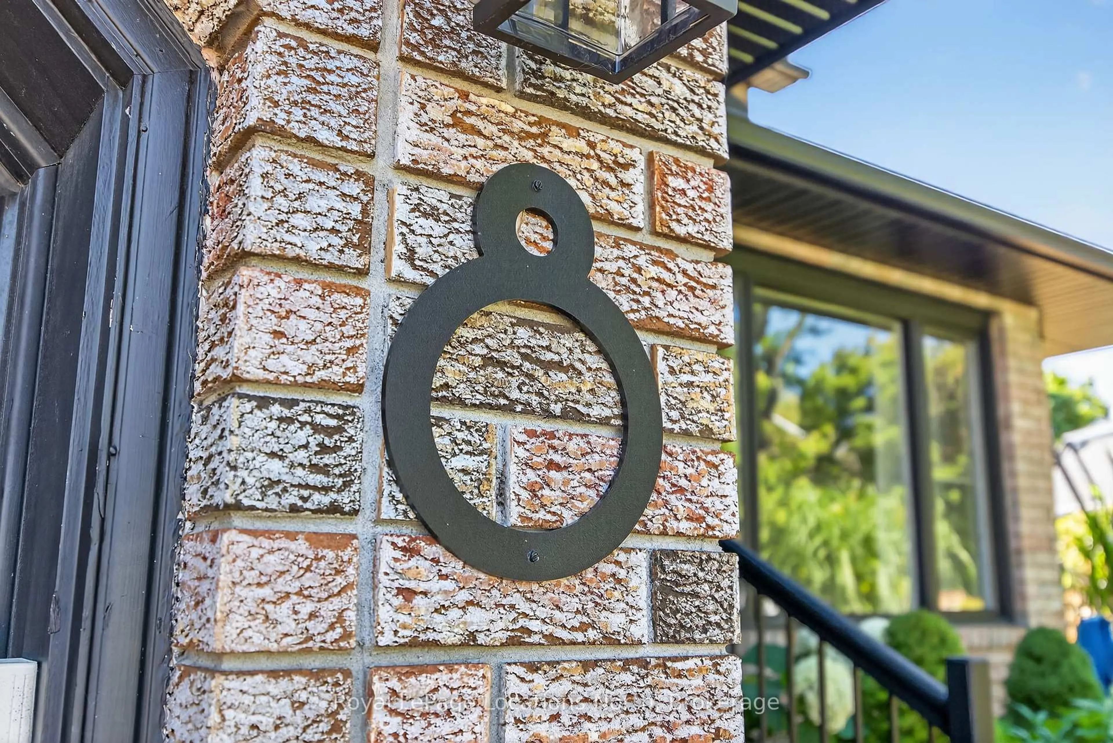 Home with brick exterior material, building for 8 Burnside Crt, Collingwood Ontario L9Y 4R7