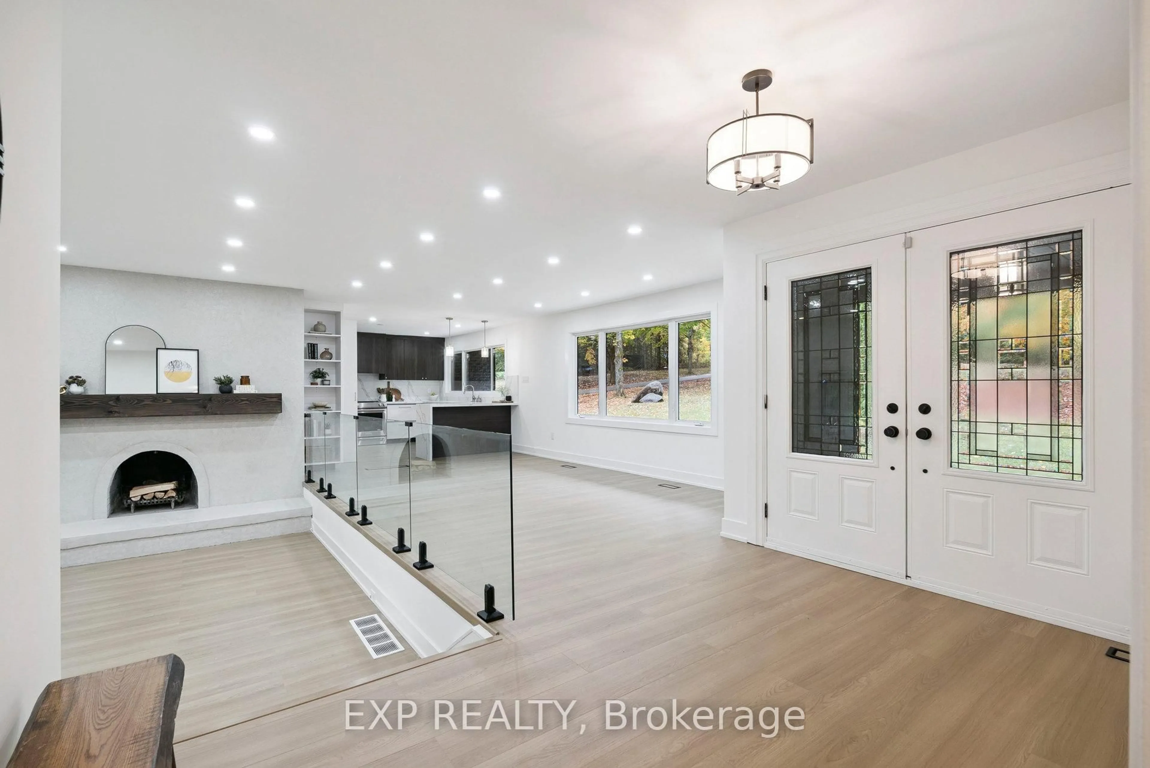 Indoor entryway for 1083 Line 15, Oro-Medonte Ontario L3V 8J1