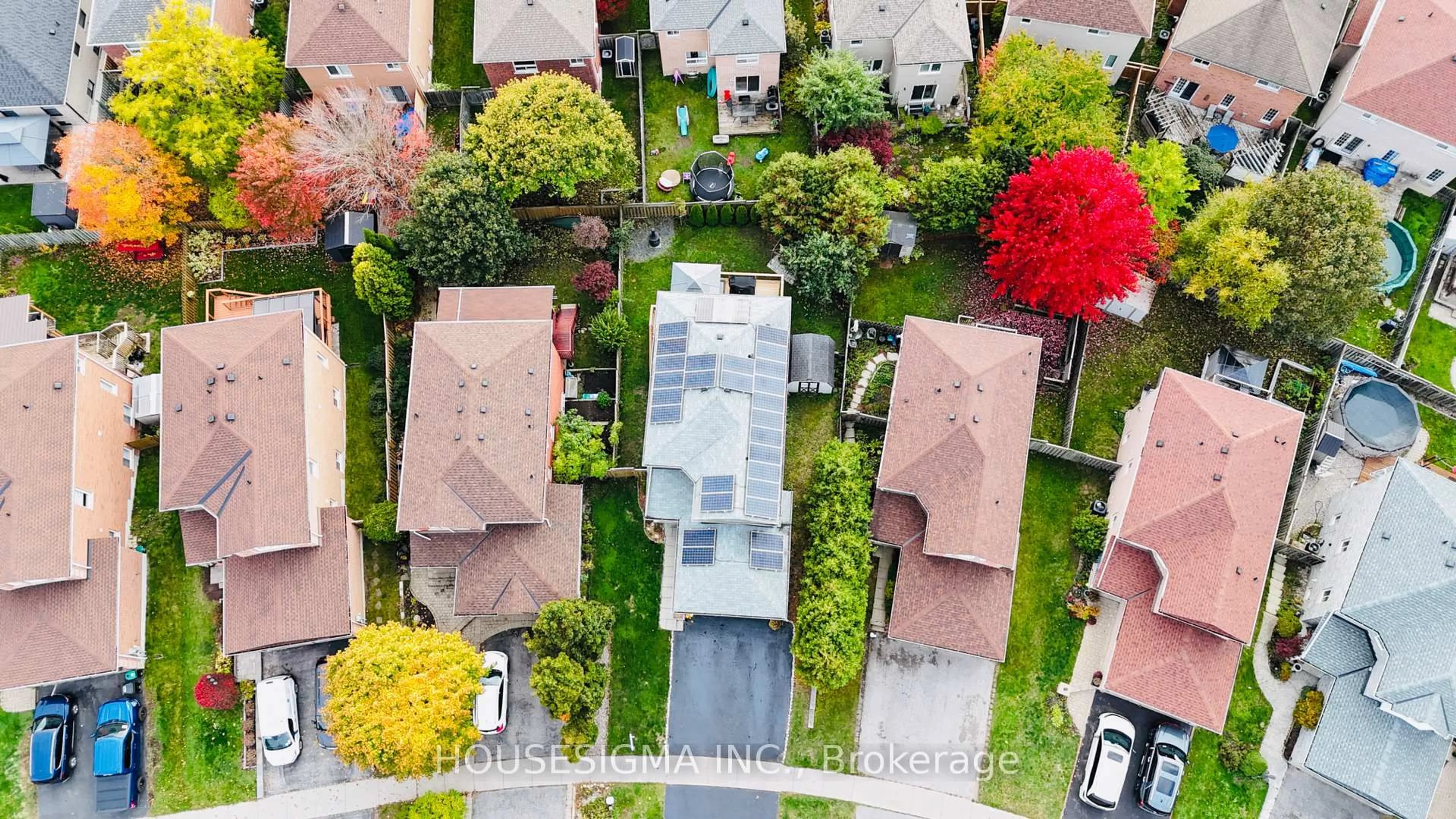 A pic from outside/outdoor area/front of a property/back of a property/a pic from drone, street for 155 Cunningham Dr, Barrie Ontario L4N 5R3