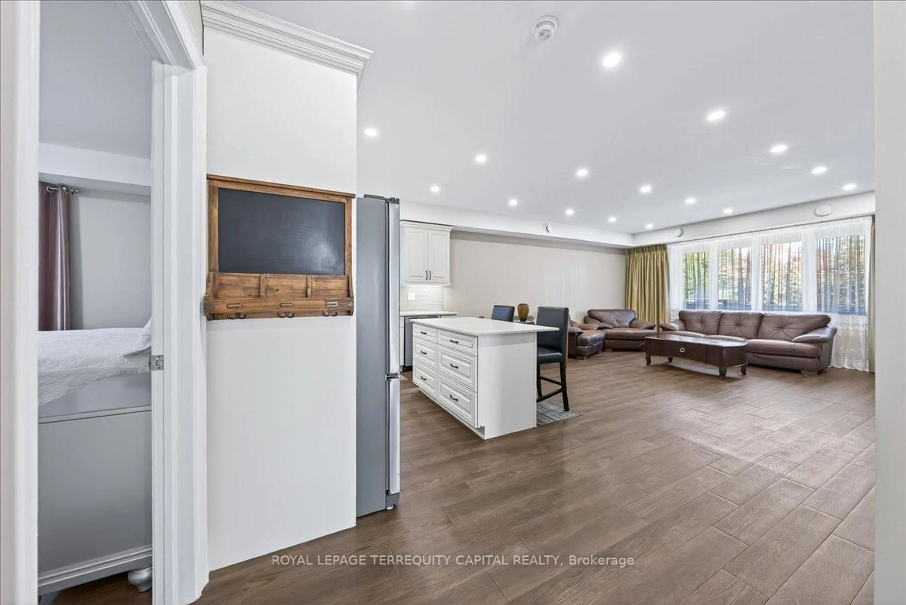 Open concept kitchen, wood/laminate floor for 30 Indianola Cres, Wasaga Beach Ontario L9Z 2W3