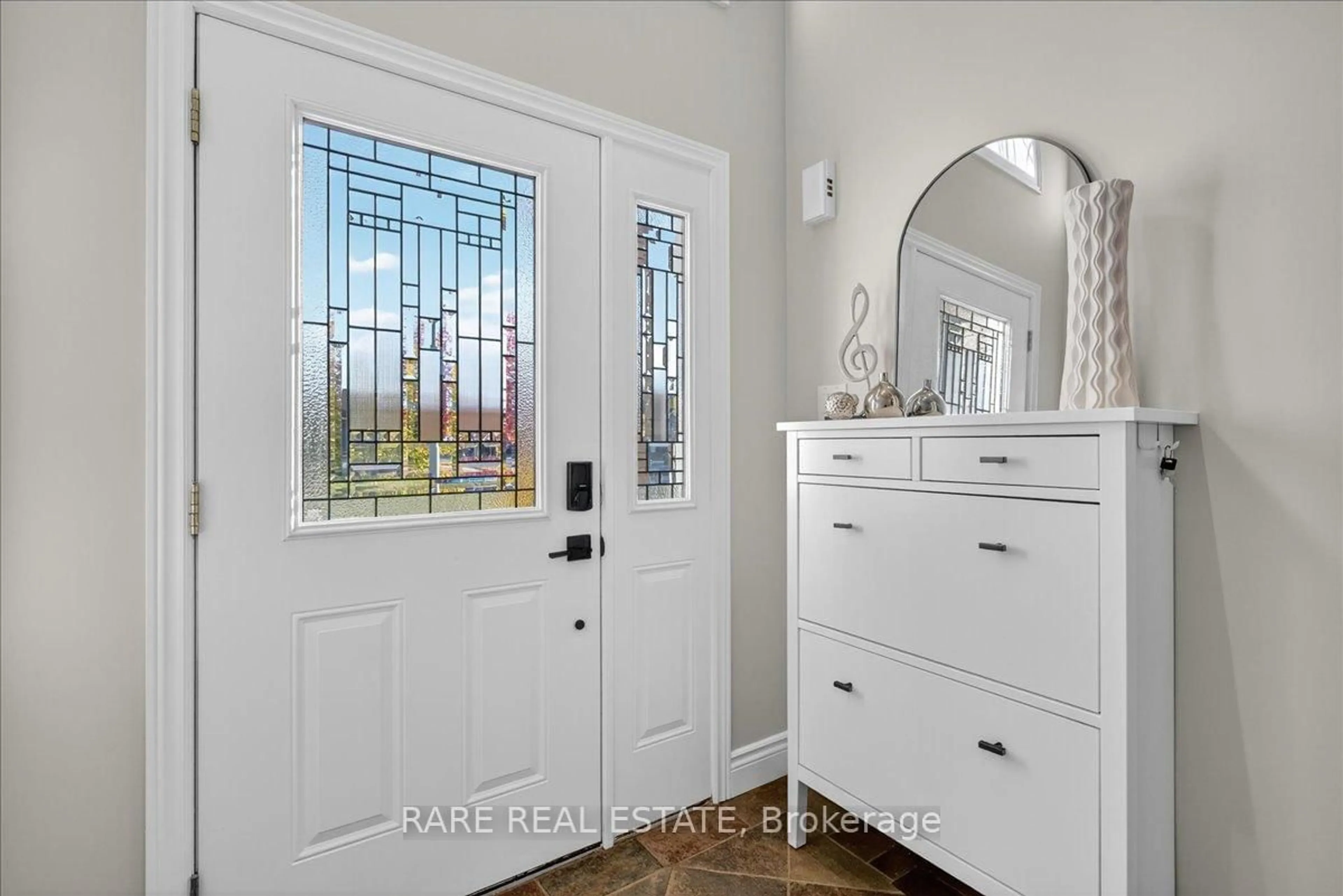 Indoor entryway for 2 Mailey Lane, Barrie Ontario L4N 0P3